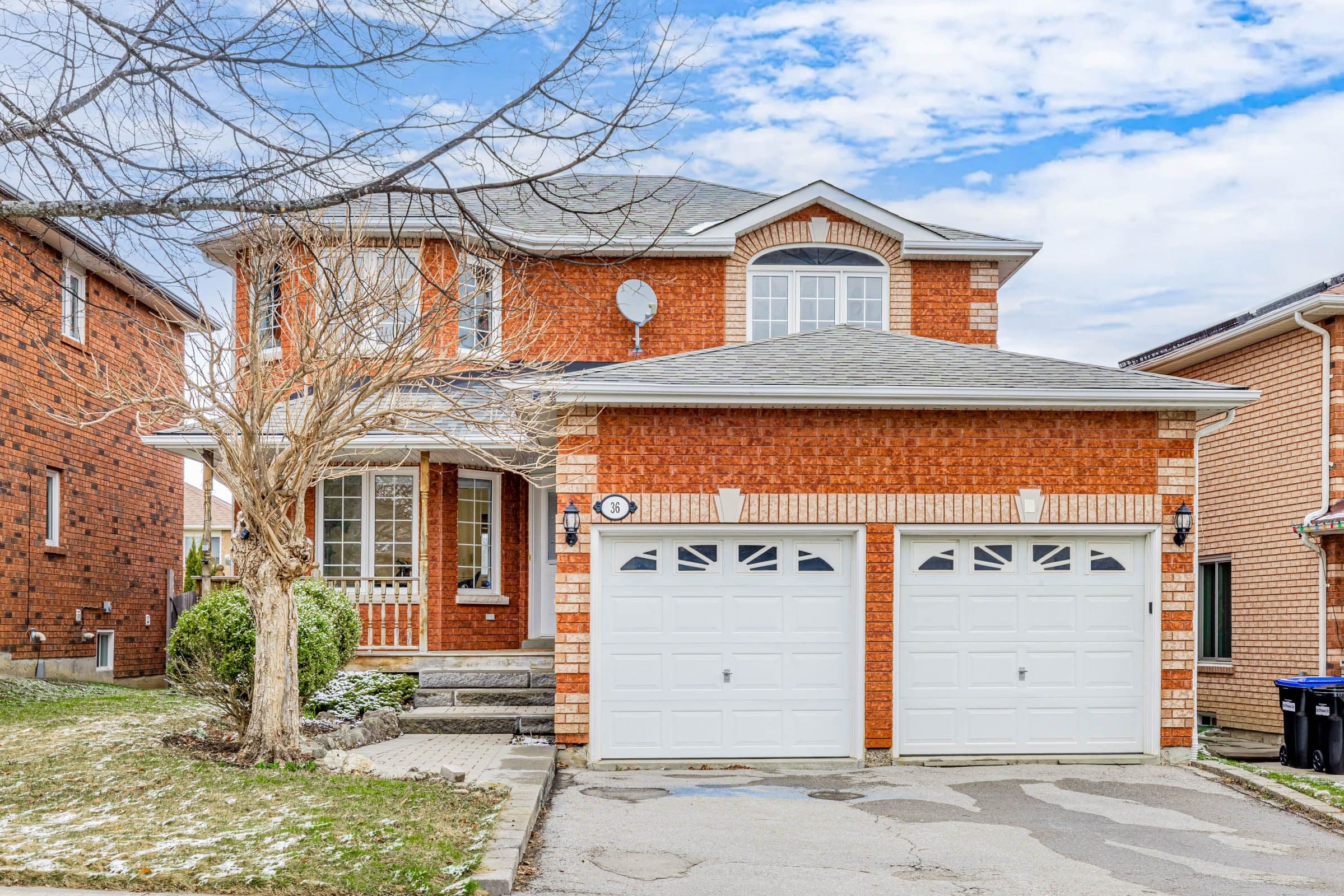 36 Prince Drive, Bradford West Gwillimbury, ON L3Z 3B7