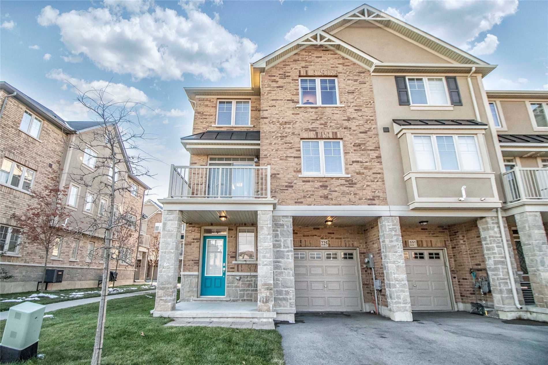 225 Westbank Trail, Hamilton, ON L8J 0H4