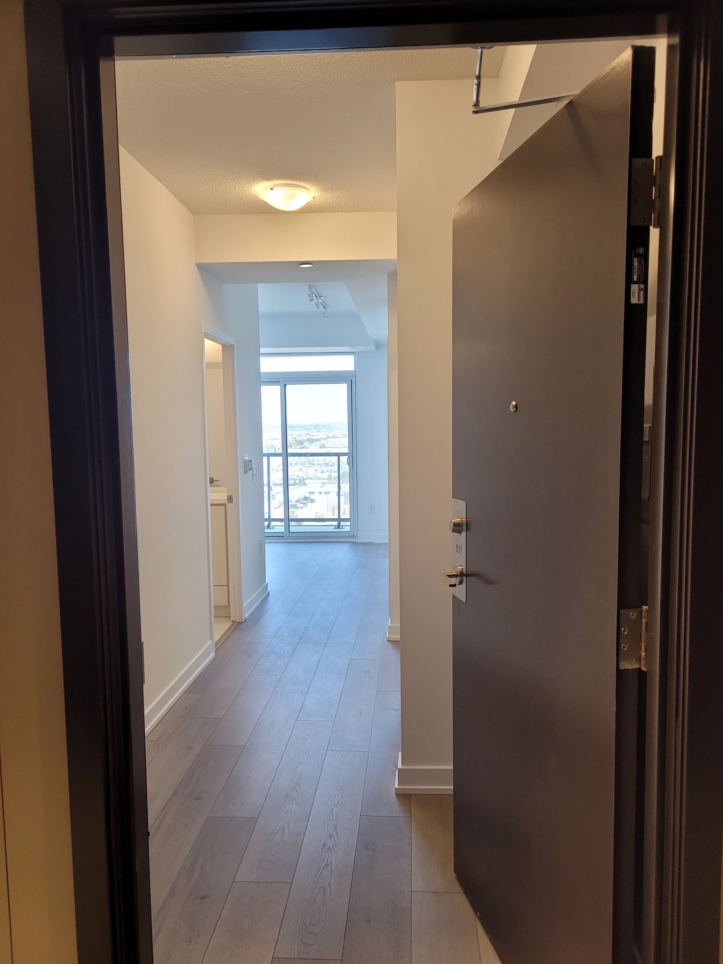 38 Honeycrisp Crescent 1517, Vaughan, ON L4K 0M8