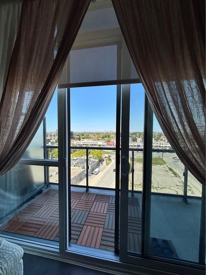 15 James Finlay Way 1107, Toronto W05, ON M3M 0B3