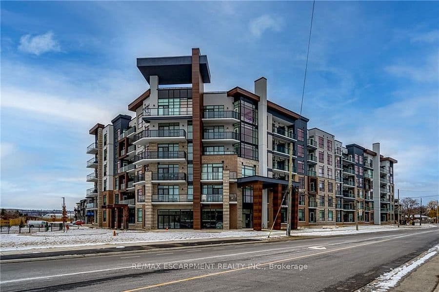 600 NORTH SERVICE Road 324, Hamilton, ON L8E 5A7