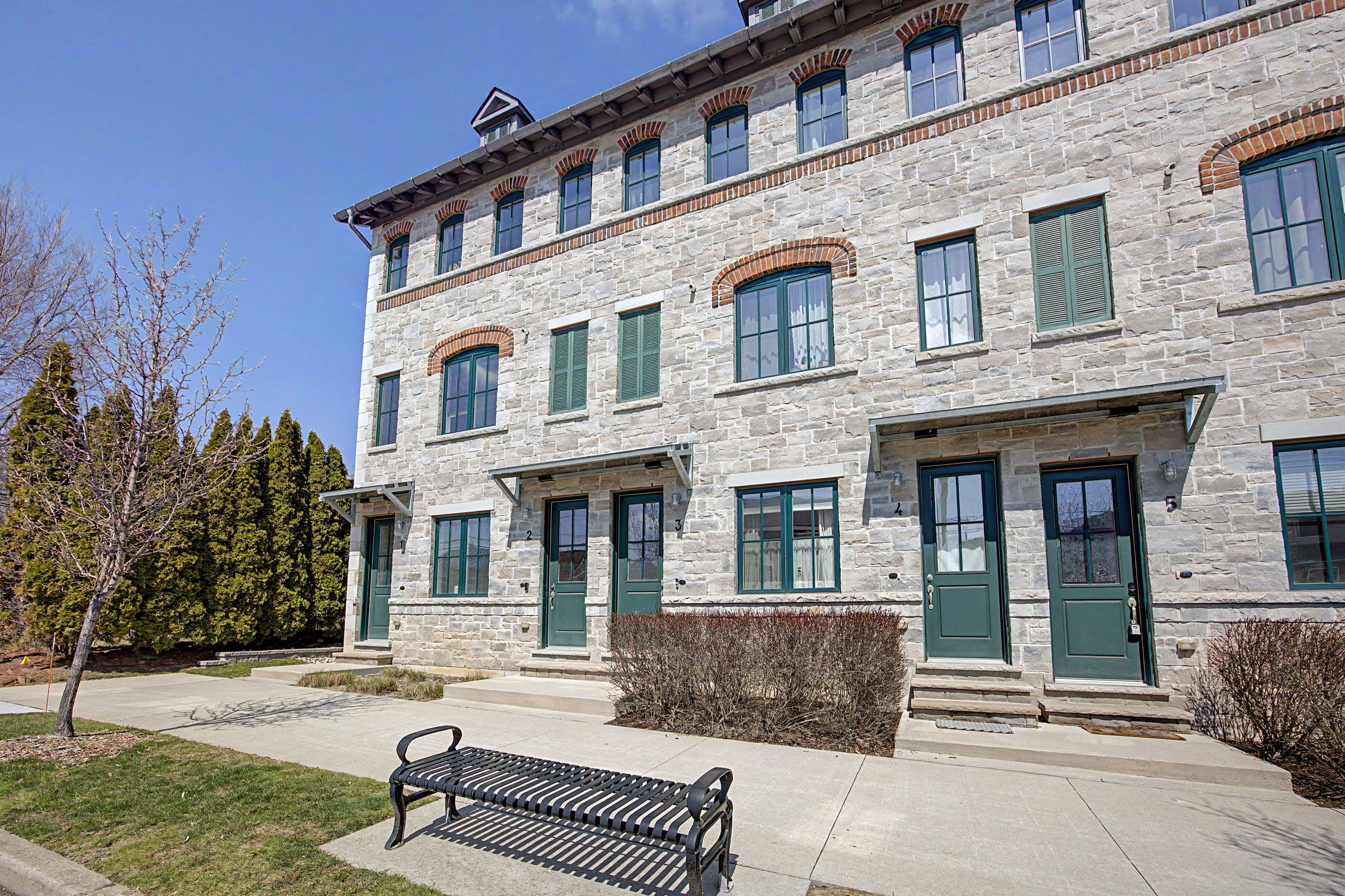 290 Barton Street W 3, Hamilton, ON L8R 3P3