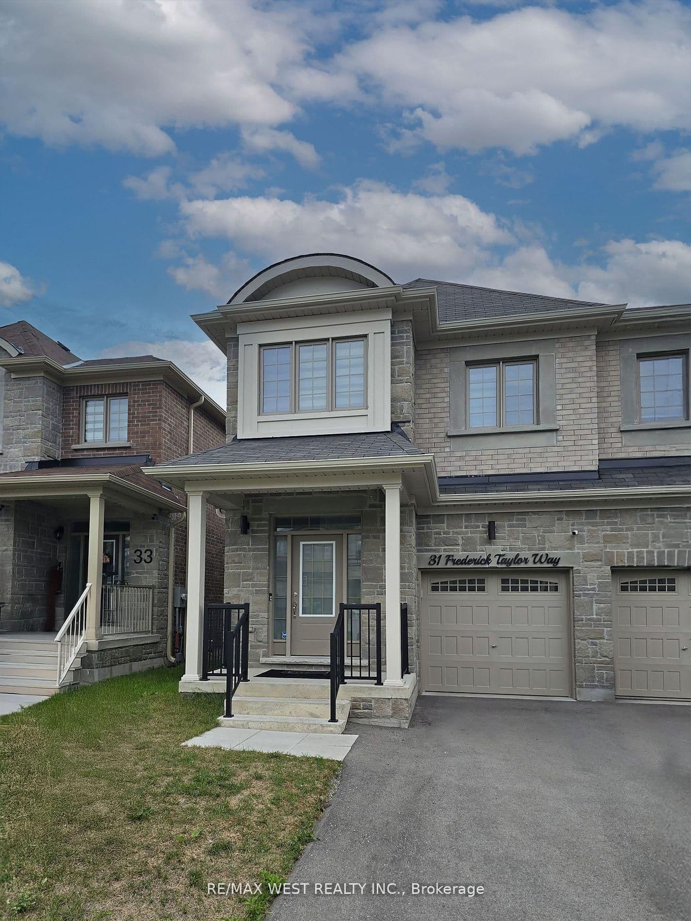 31 Frederick Taylor Way, East Gwillimbury, ON L0G 1M0