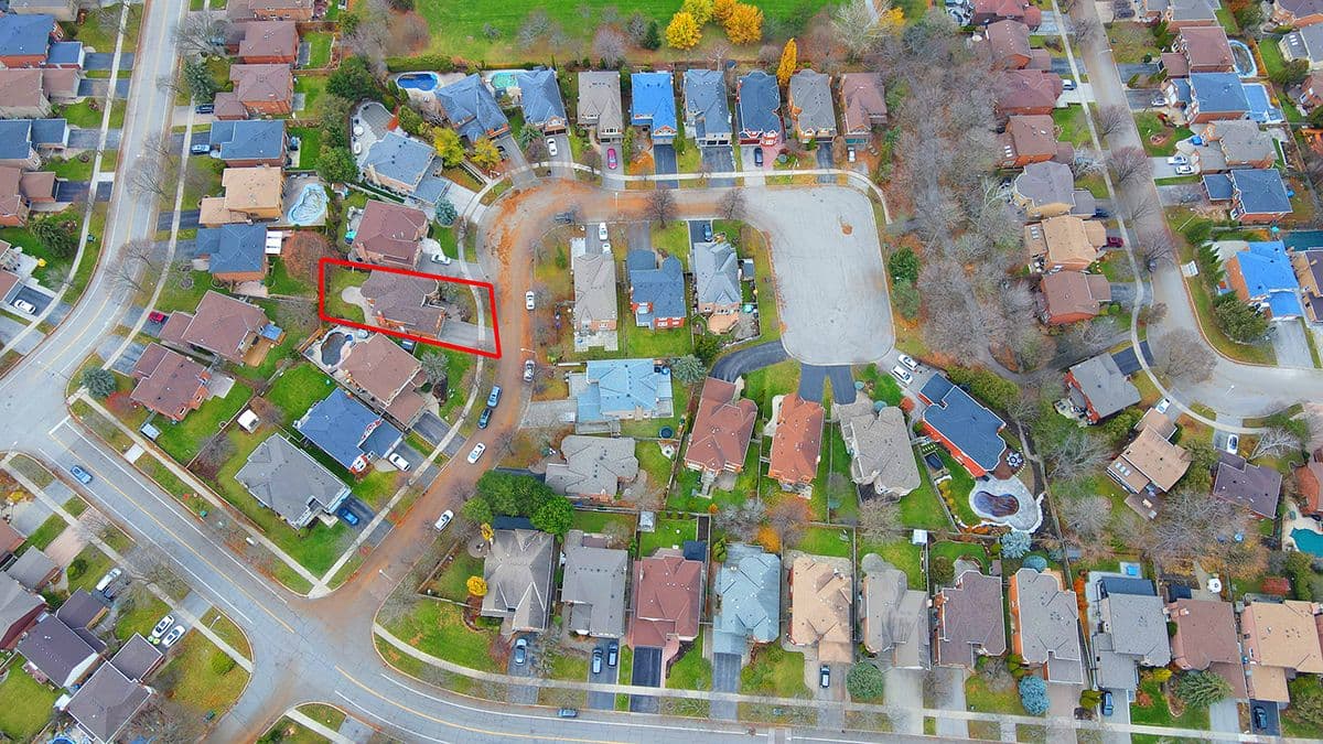 8 Mooreland Court, Markham, ON L3P 7P8