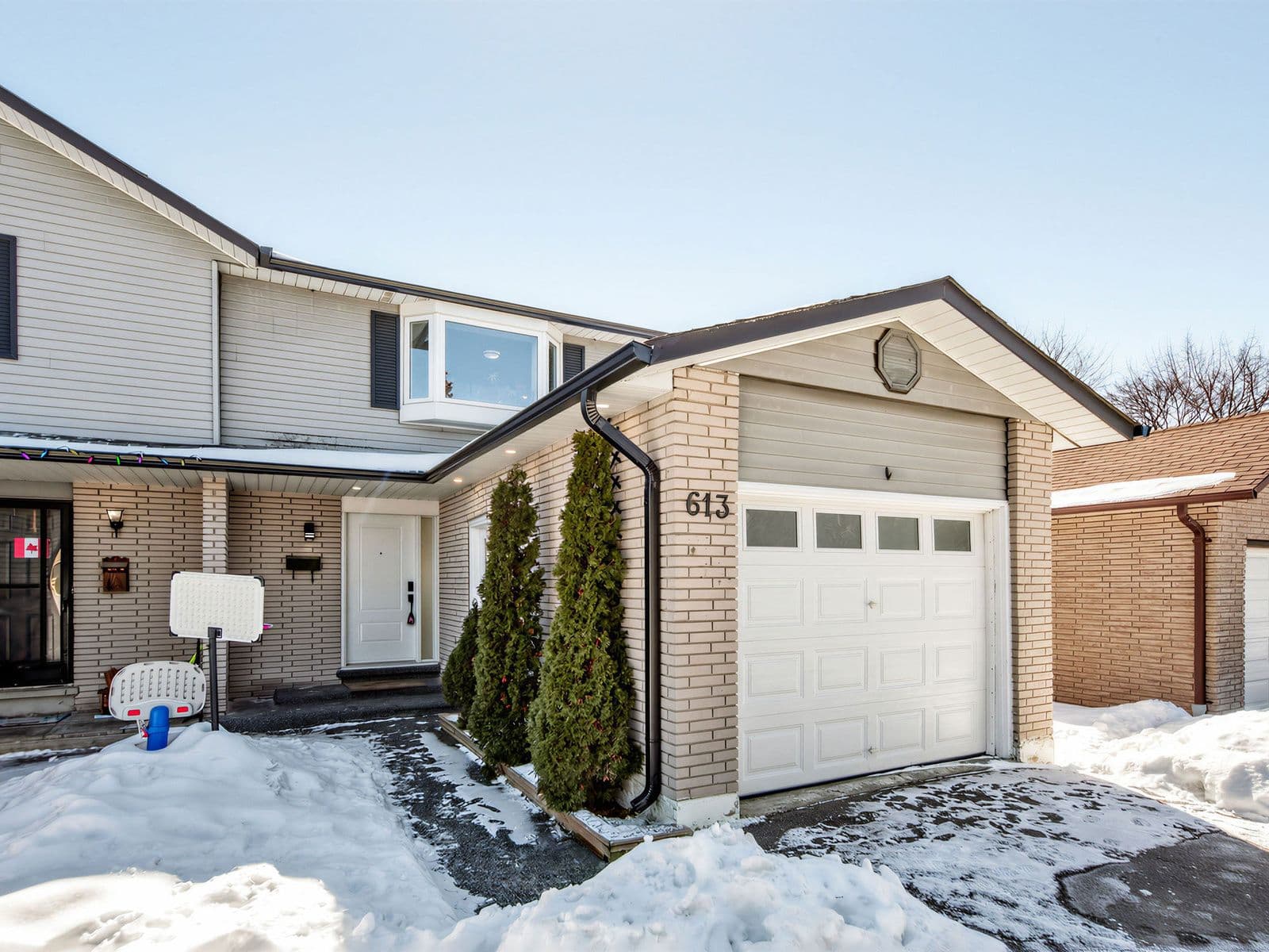 613 Foxrun Court, Oshawa, ON L1K 1N9