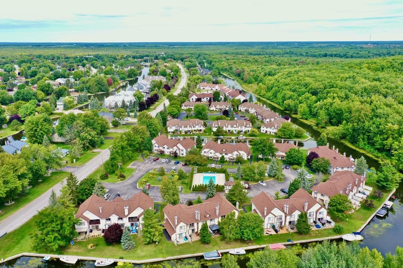 11 Laguna Parkway 1, Ramara, ON L0K 1B0