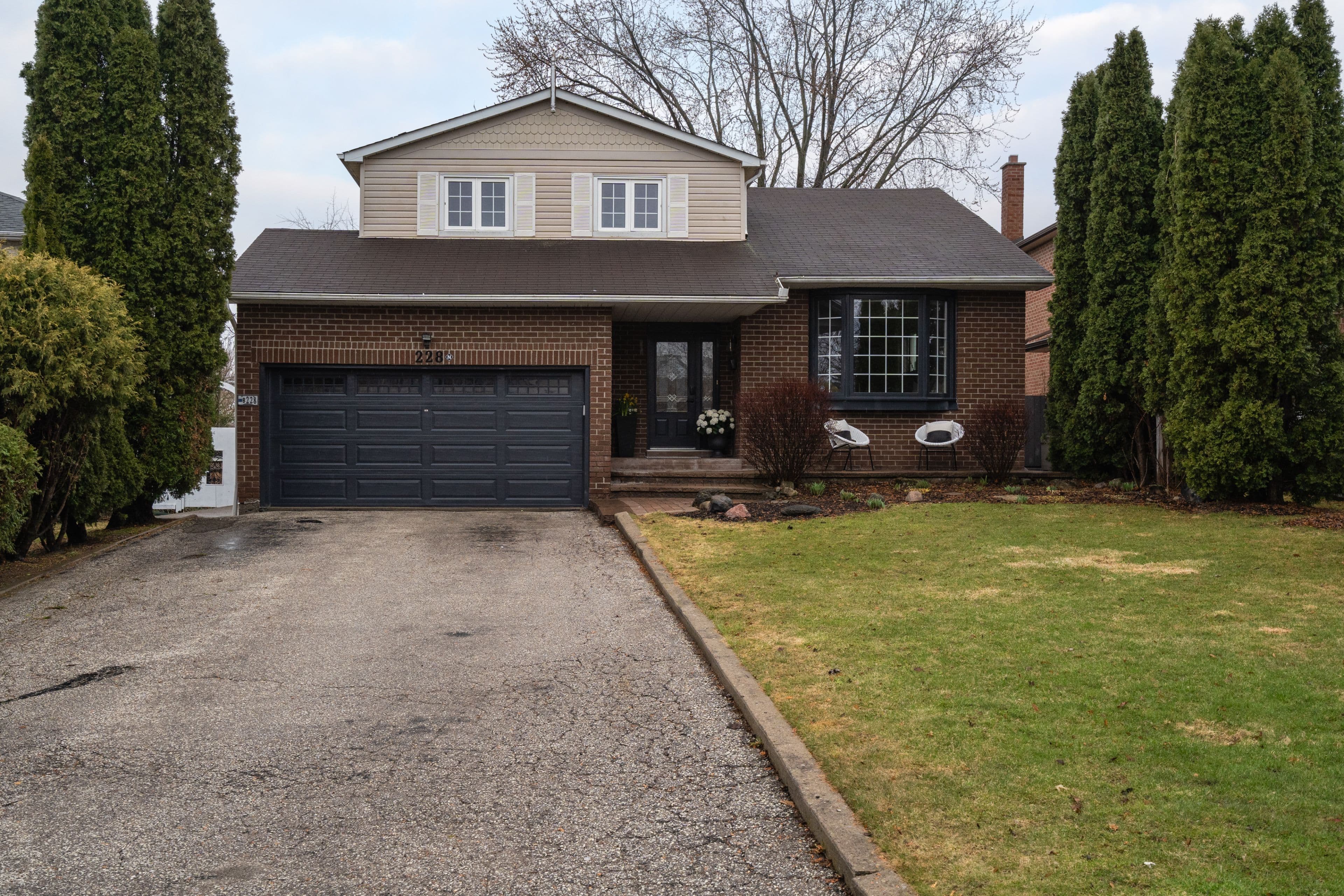 228 Yorkshire Drive, Newmarket, ON L3Y 6J7
