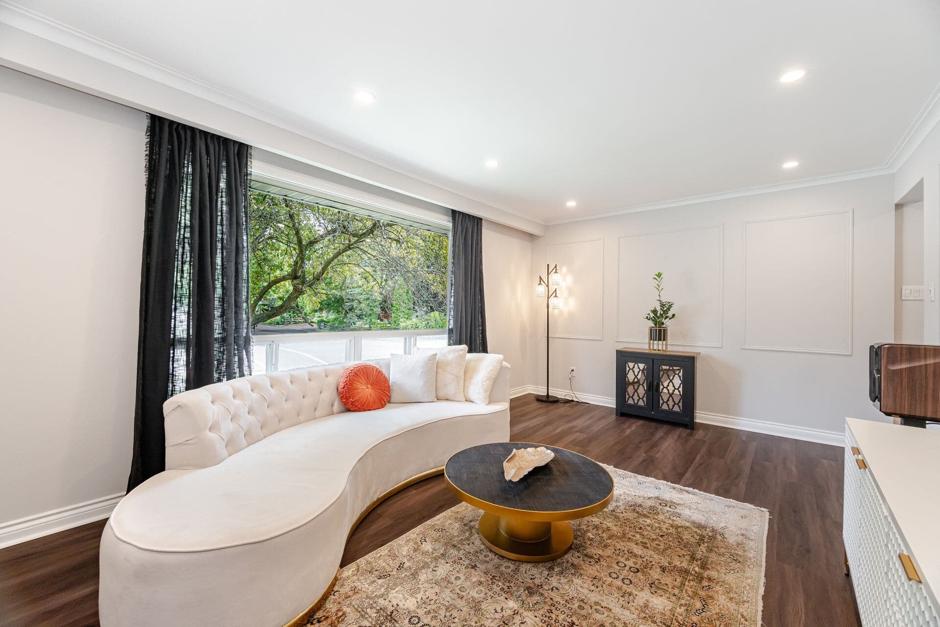 15 Kemano Road Entire House, Aurora, ON L4G 2Y2