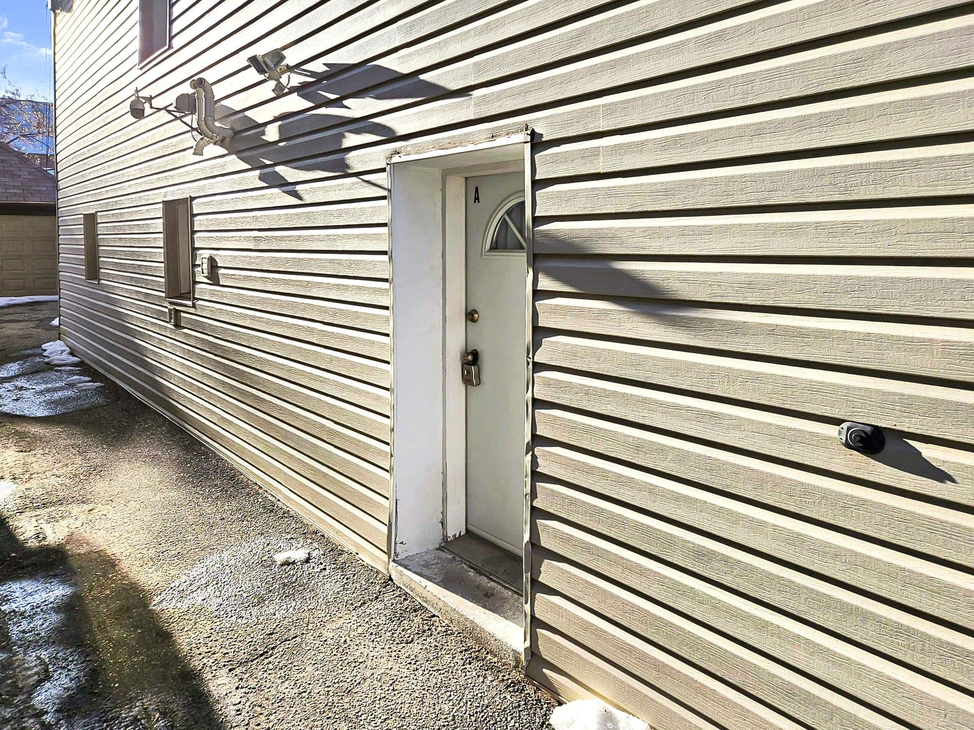 552 Caledonia Road A, Toronto W03, ON M6E 4V4