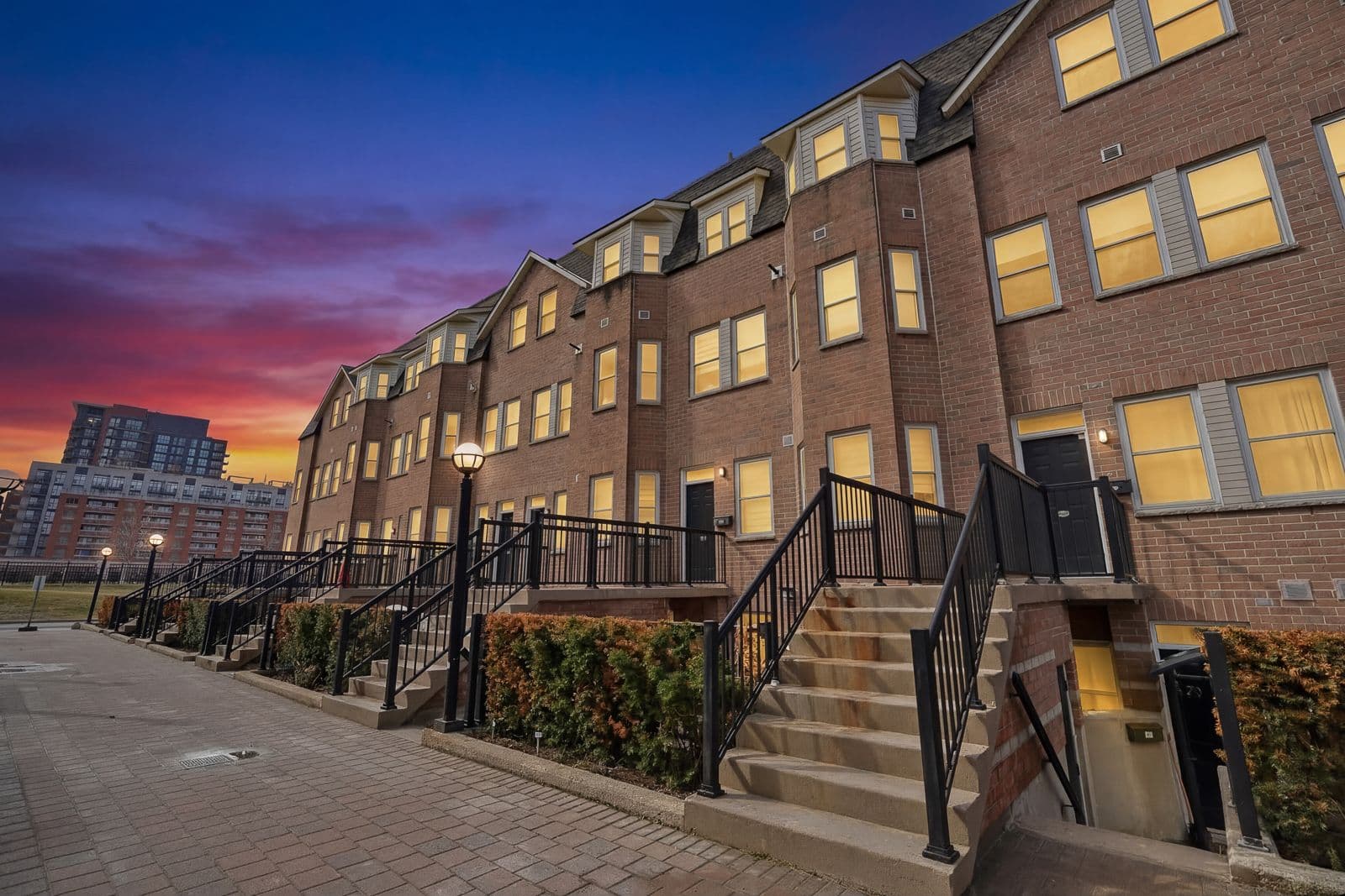 760 LAWRENCE Avenue W 126, Toronto W04, ON M6A 3E7