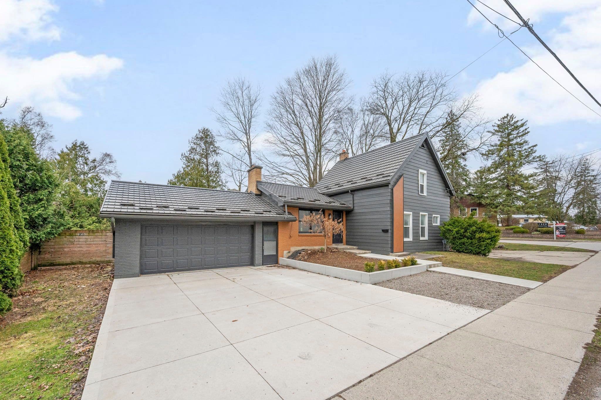 1326 COMMISSIONERS Road W, London South, ON N6K 1E1