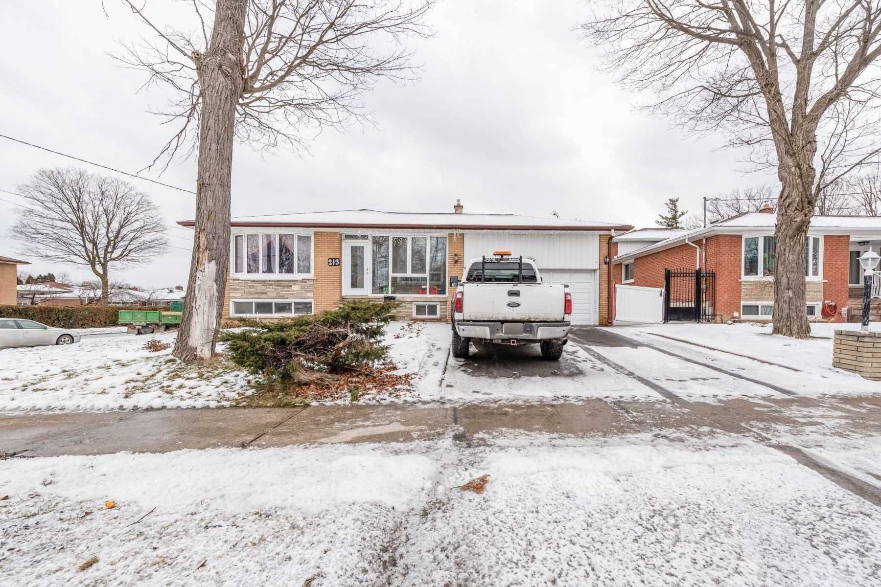 213 Grandravine Drive, Toronto W05, ON M3J 1B9