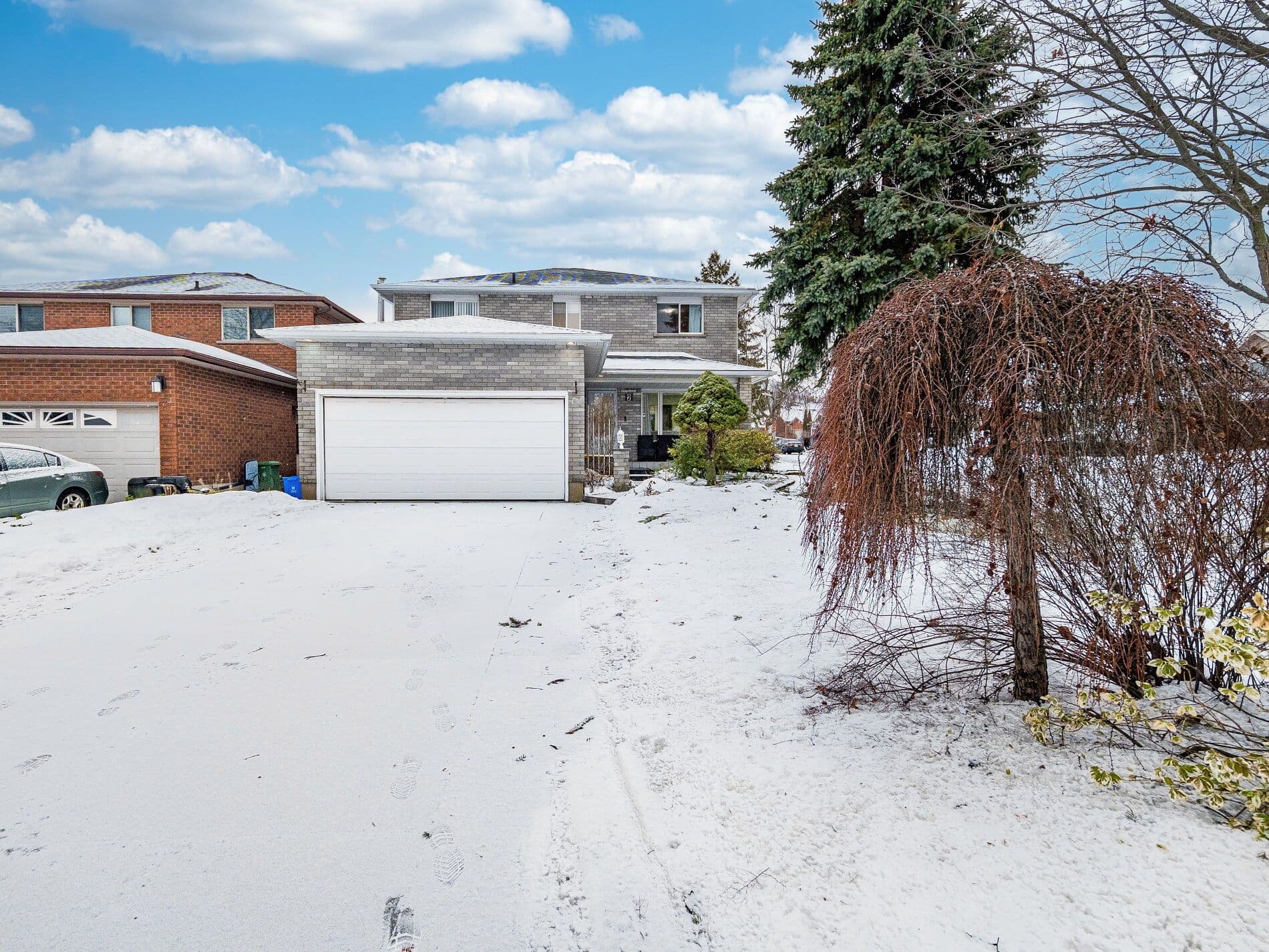 2 ROBESPIERRE Court, Hamilton, ON L9B 2G6