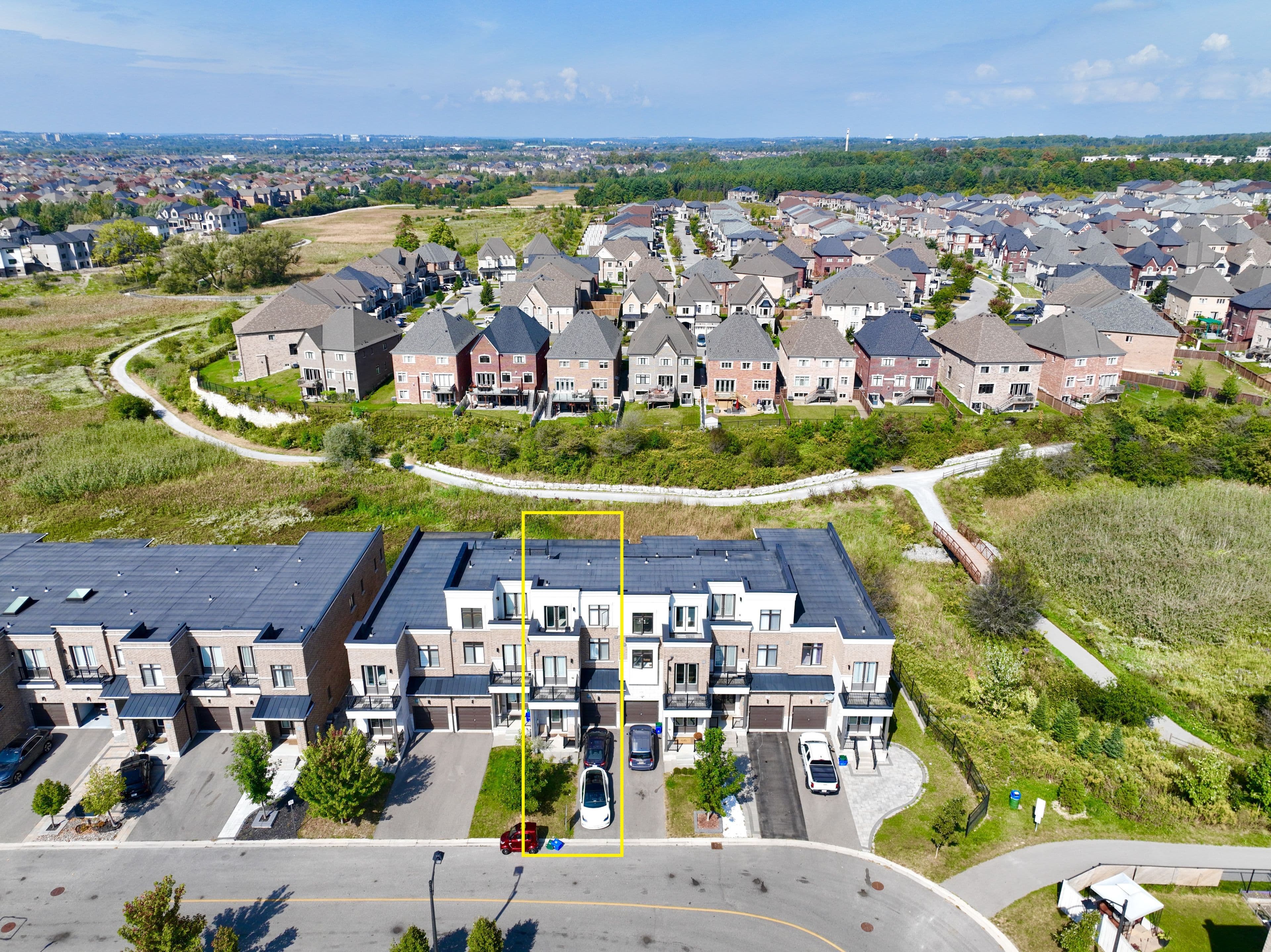 176 Elyse Court, Aurora, ON L4G 2C9