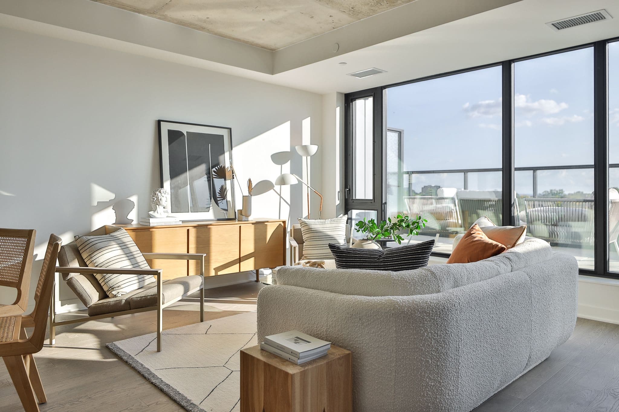 2720 Dundas Street W 607, Toronto W02, ON M6P 1Y2