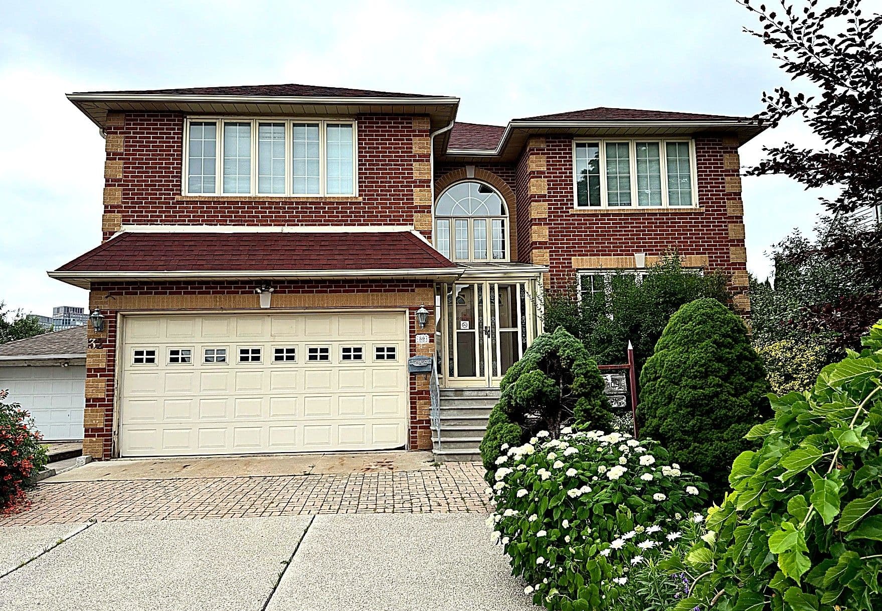 32 Creston Road, Toronto W04, ON M6A 1J1