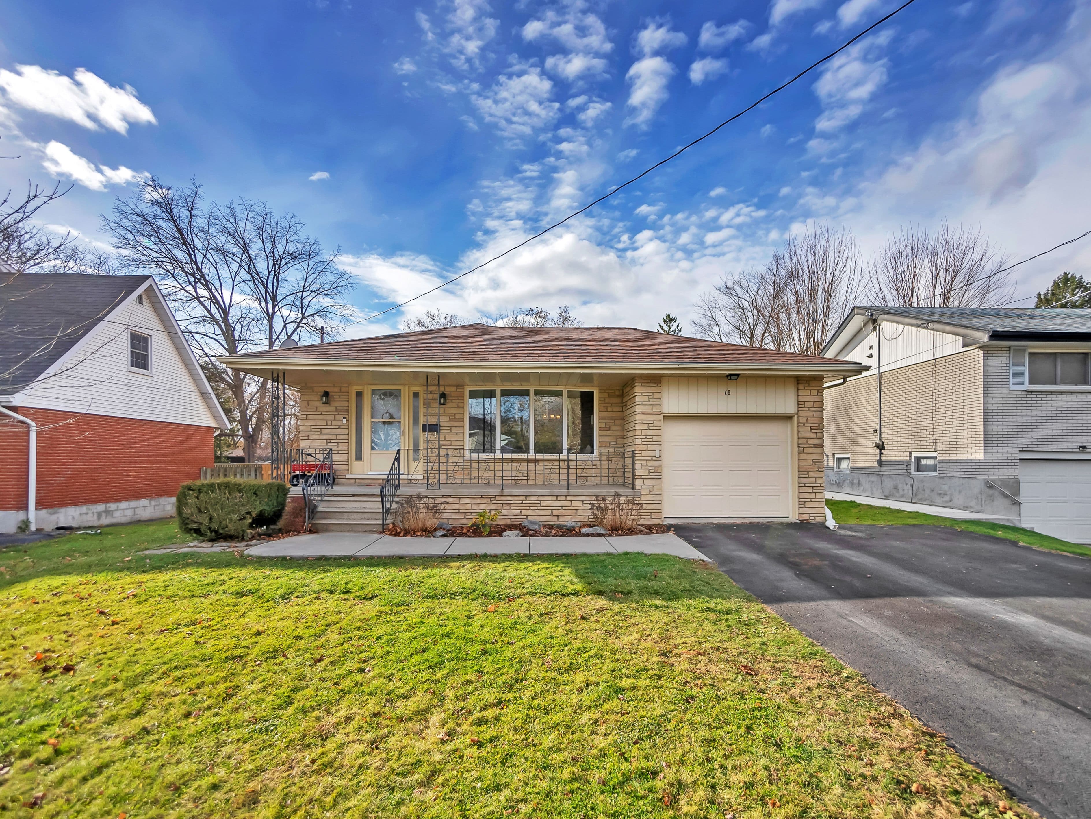 16 Applewood Drive, Belleville, ON K8P 4E2