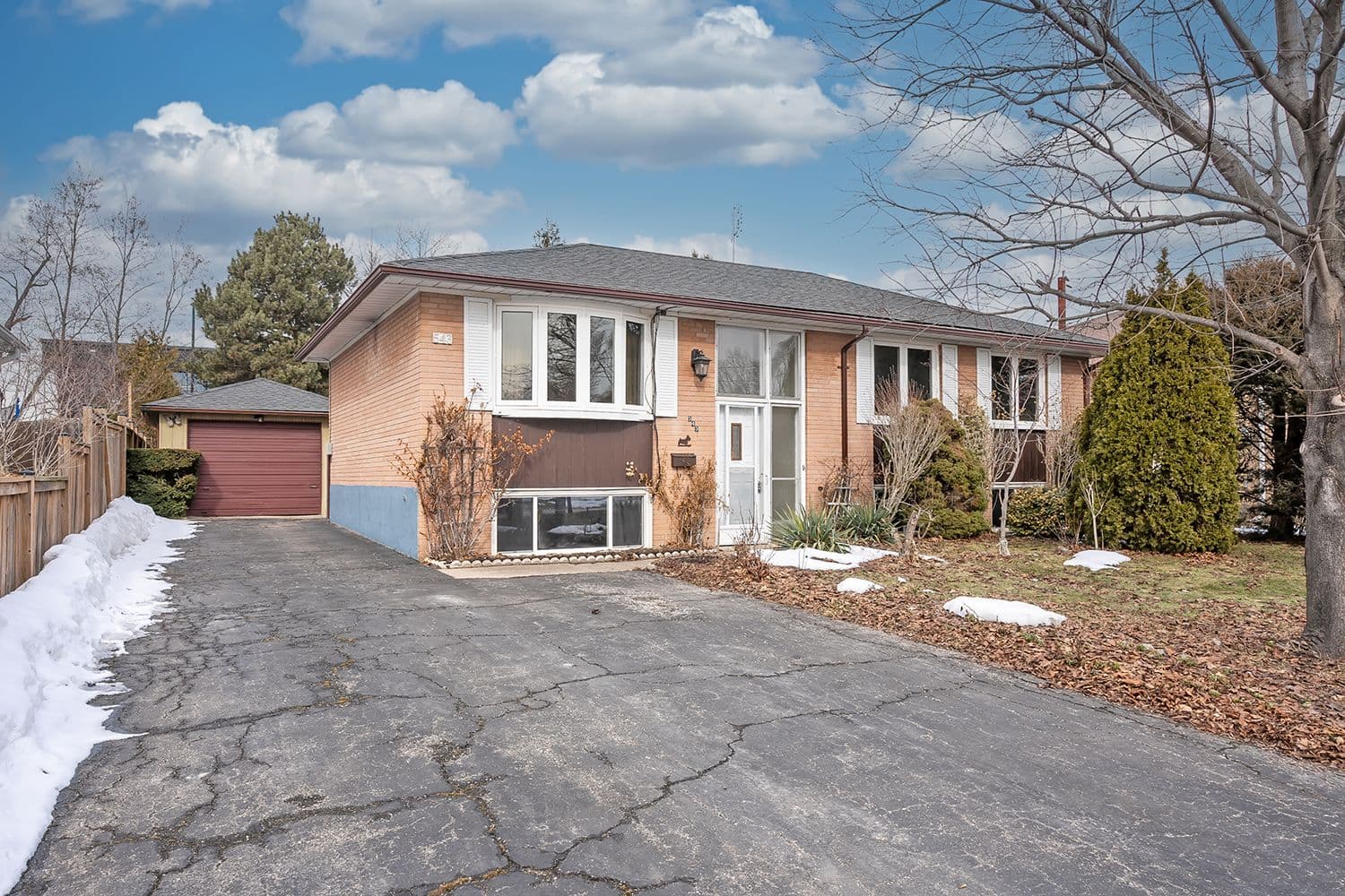 543 Pinegrove Road, Oakville, ON L6K 2C2