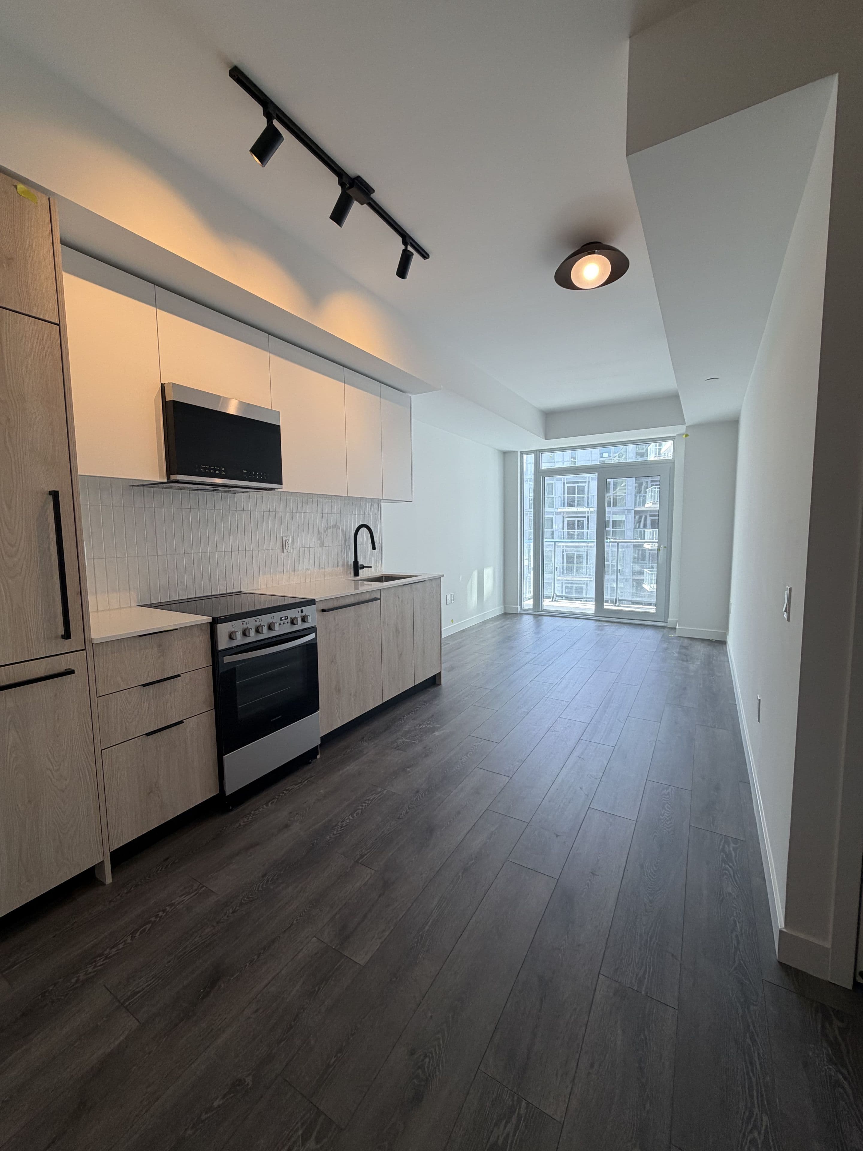 1635 Military Trail, Toronto E10, ON M1C 1B2