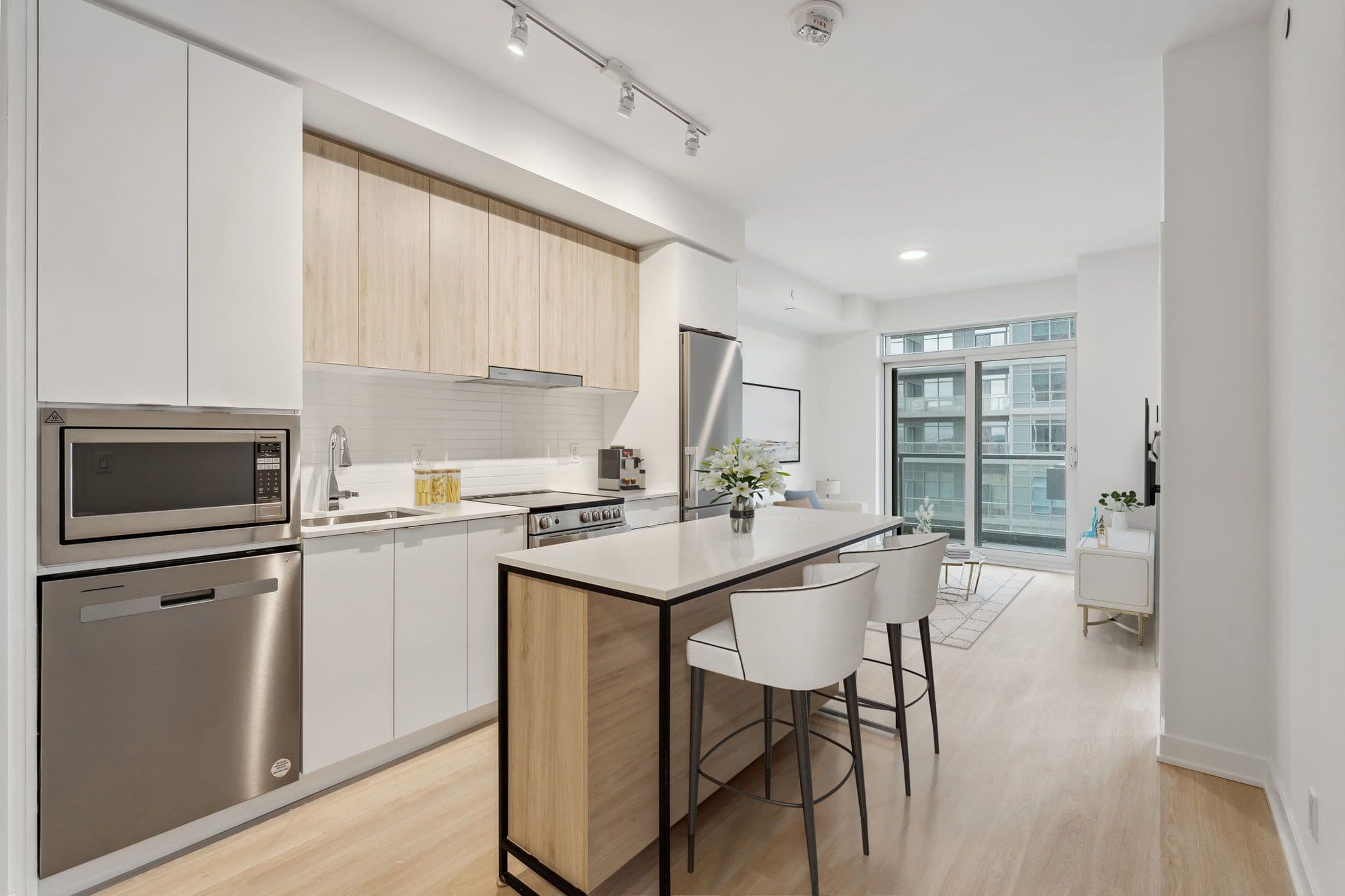 30 Upper Mall Way 808, Vaughan, ON L4J 0L7