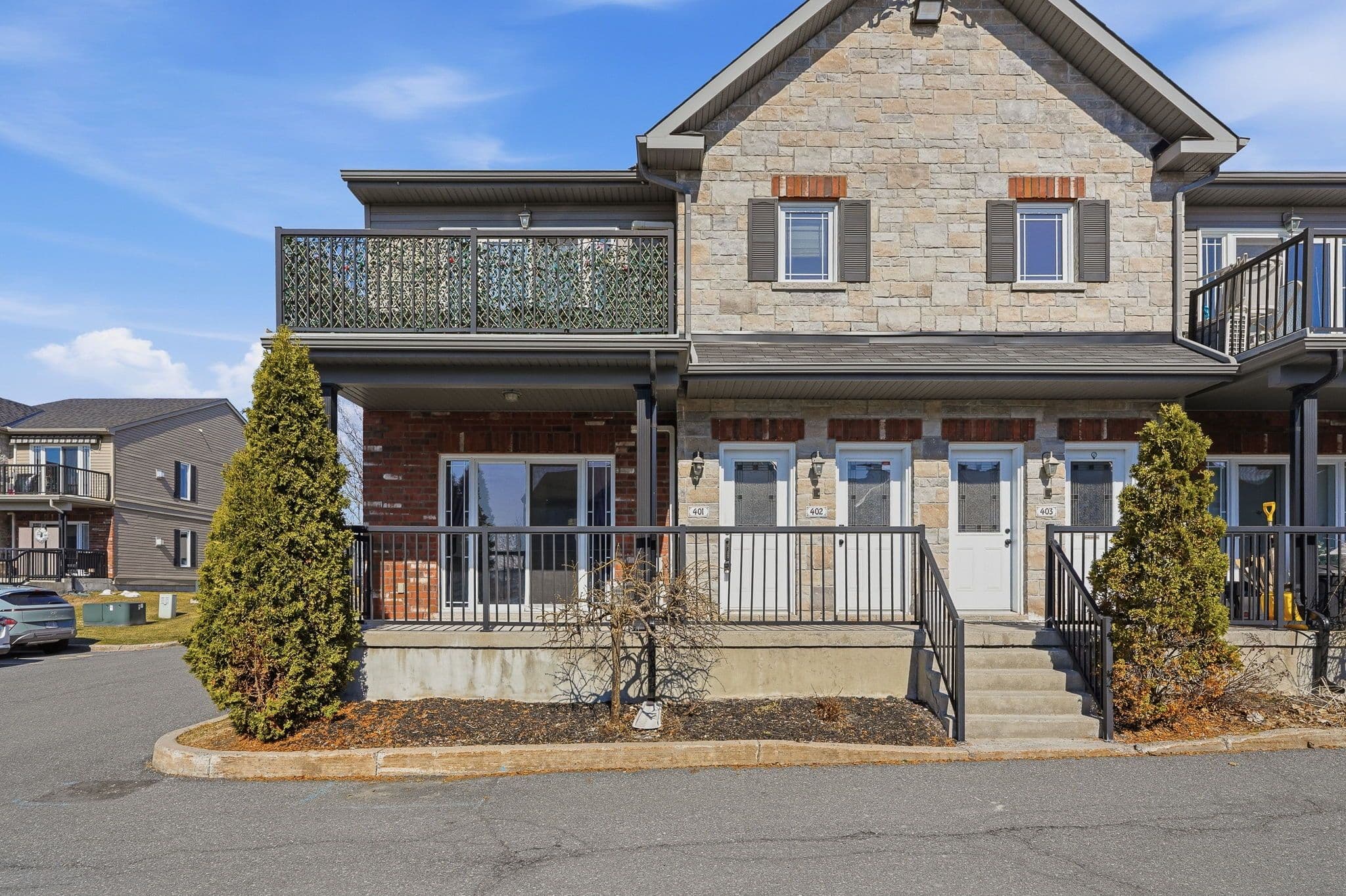 201 ELIOT Street 401, Clarence-Rockland, ON K4K 0G5