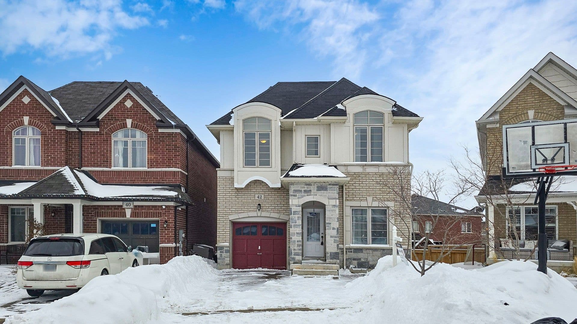 42 Foxberry Road, East Gwillimbury, ON L9N 0P6