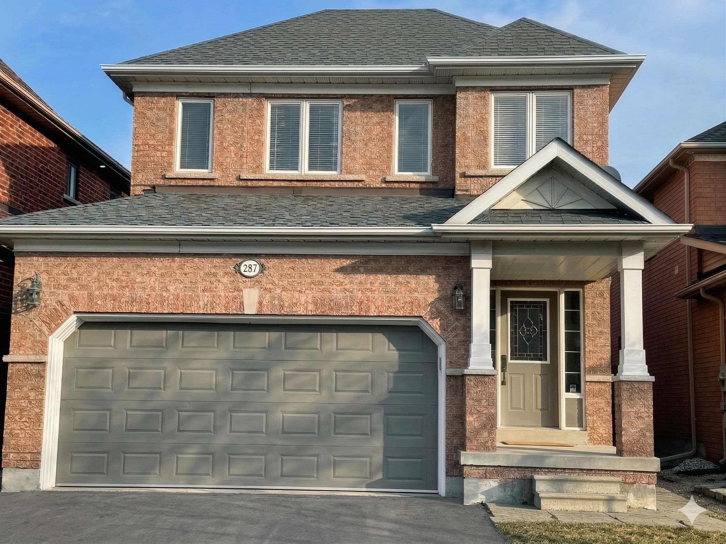 287 McBride Crescent, Newmarket, ON L3X 2W3