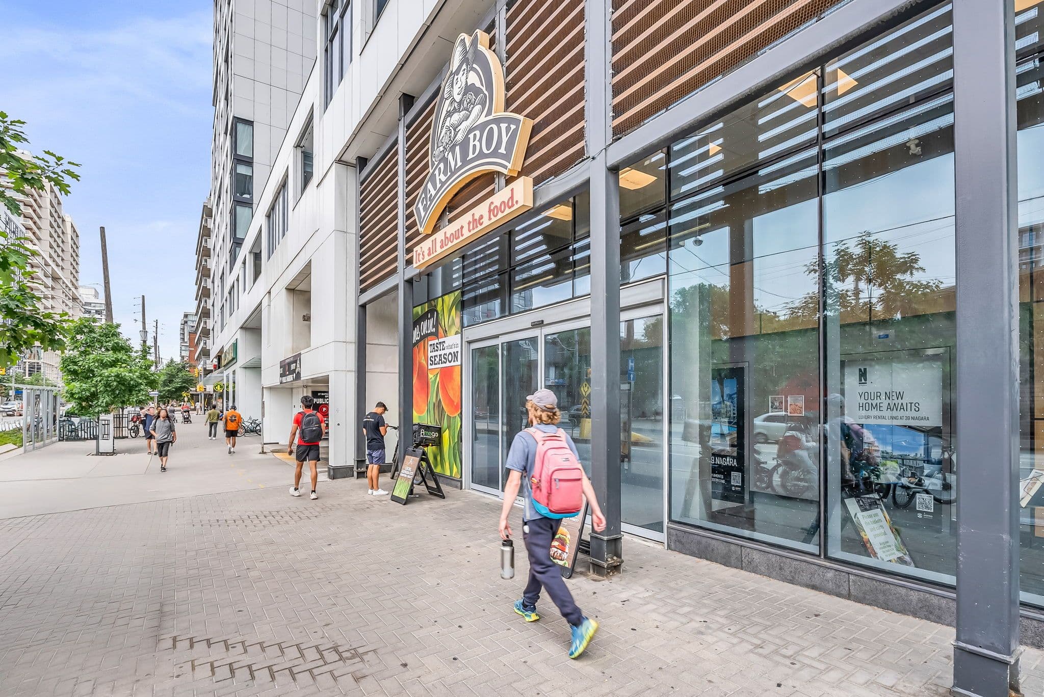 27 Bathurst Street 611, Toronto C01, ON M5V 0R1