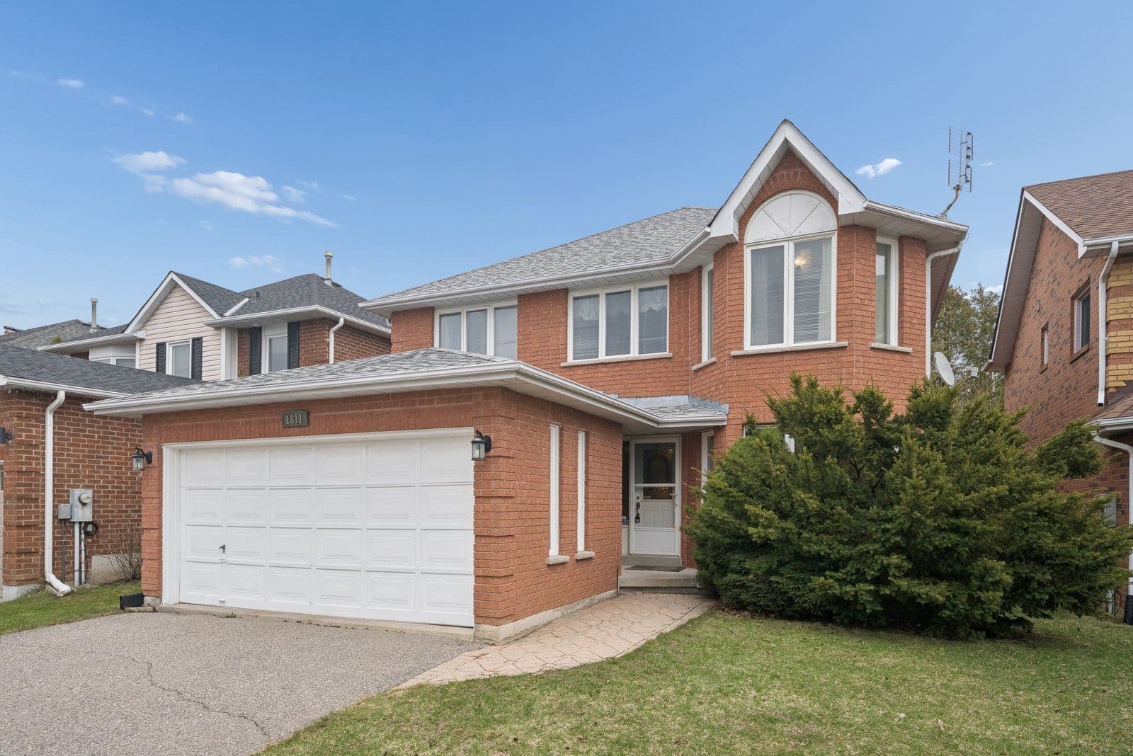1811 Westcreek Drive, Pickering, ON L1V 6J8