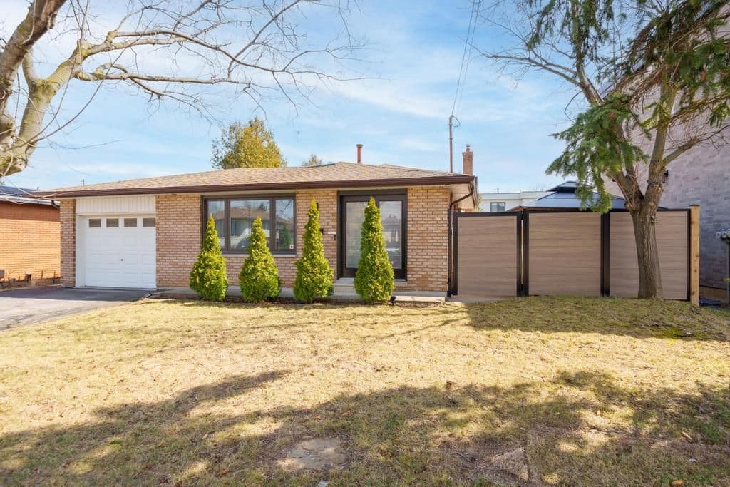 19 Glen Forest Drive, Hamilton, ON L8K 5V7