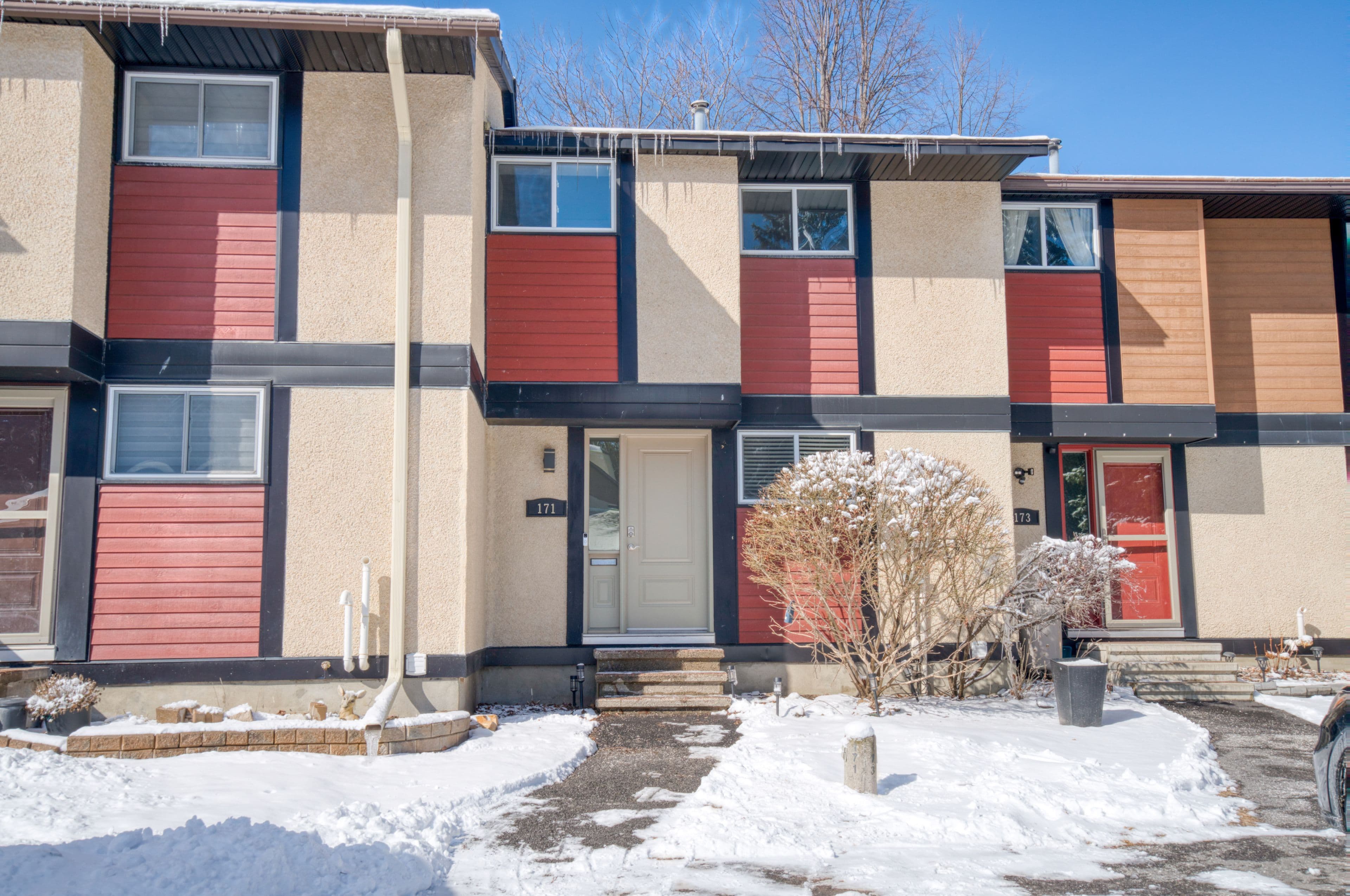 171 Mcclintock Way, Kanata, ON K2L 2A5