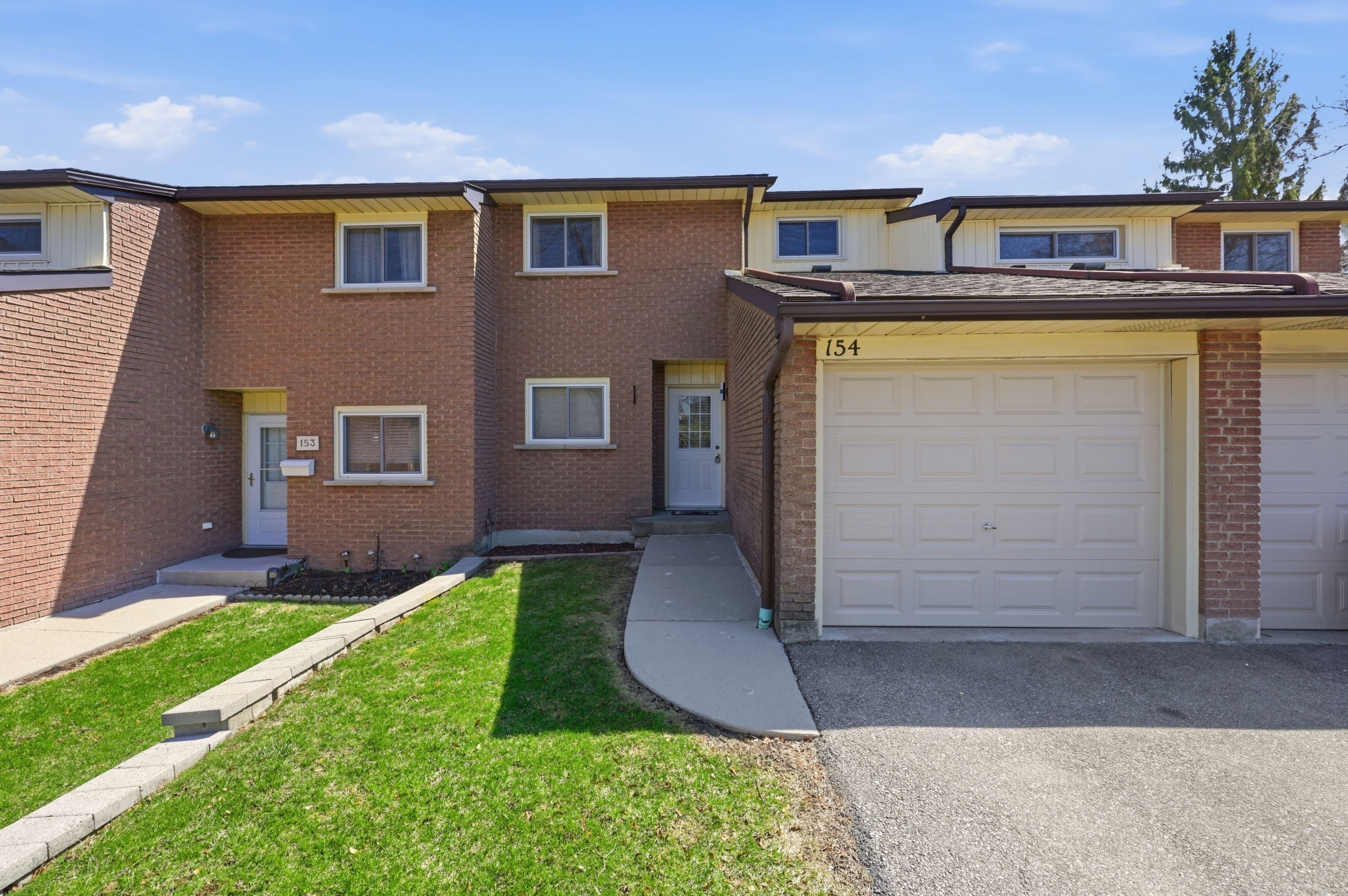 11 Queenslea Drive 154, Hamilton, ON L8W 1T7