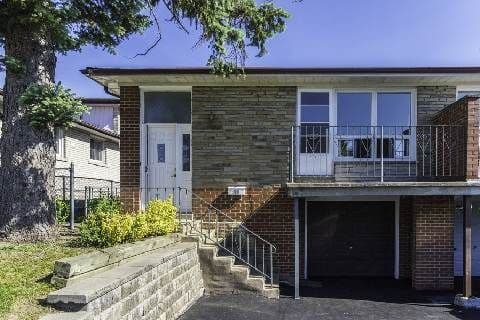 39 Hepscott Terrace main, Toronto E05, ON M1W 1C9