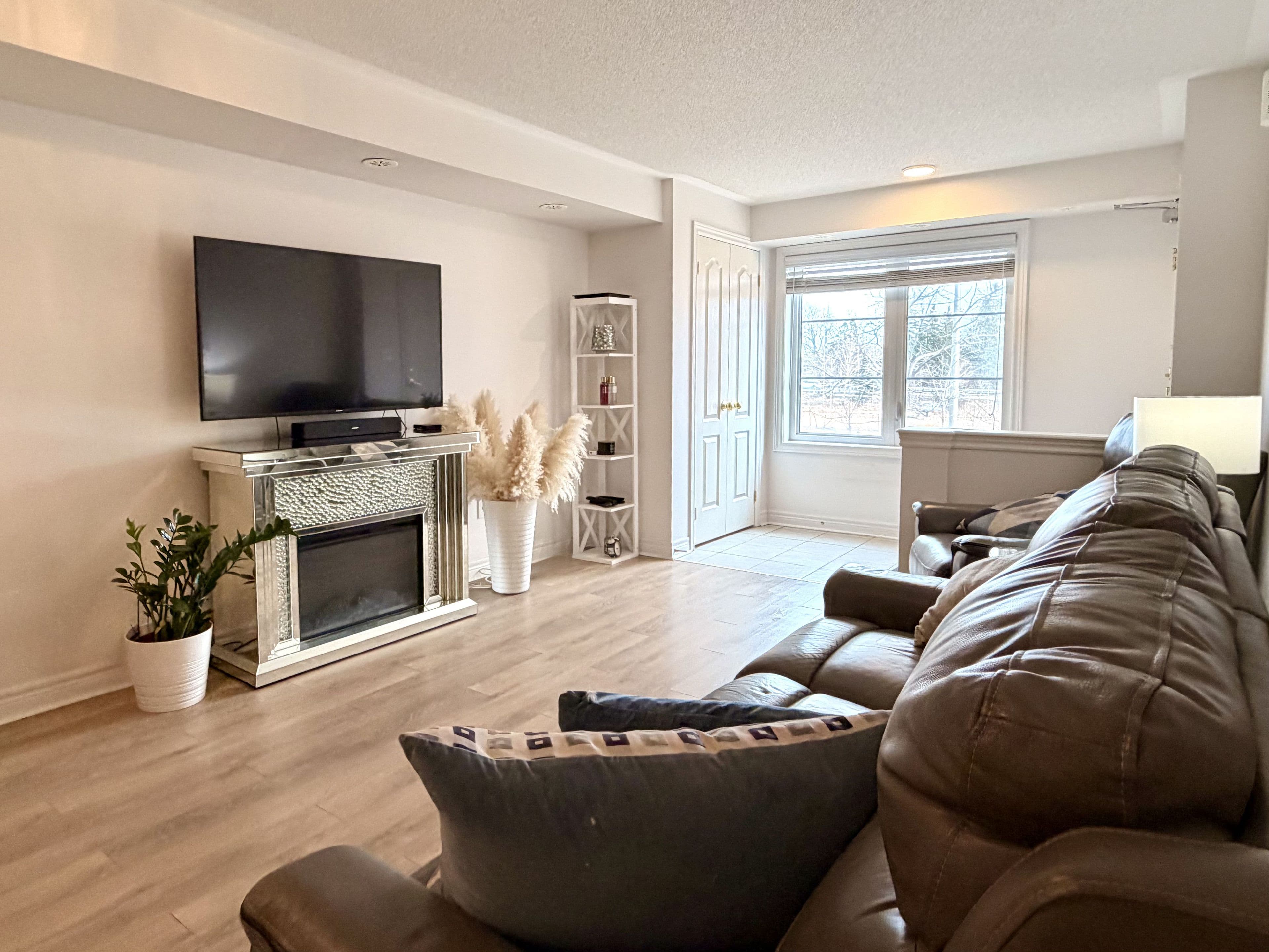 6063 Kingston Road 7, Toronto E10, ON M7C 1K5