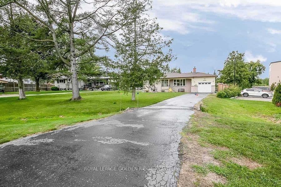 2082 Lea Road, Innisfil, ON L9S 1T3