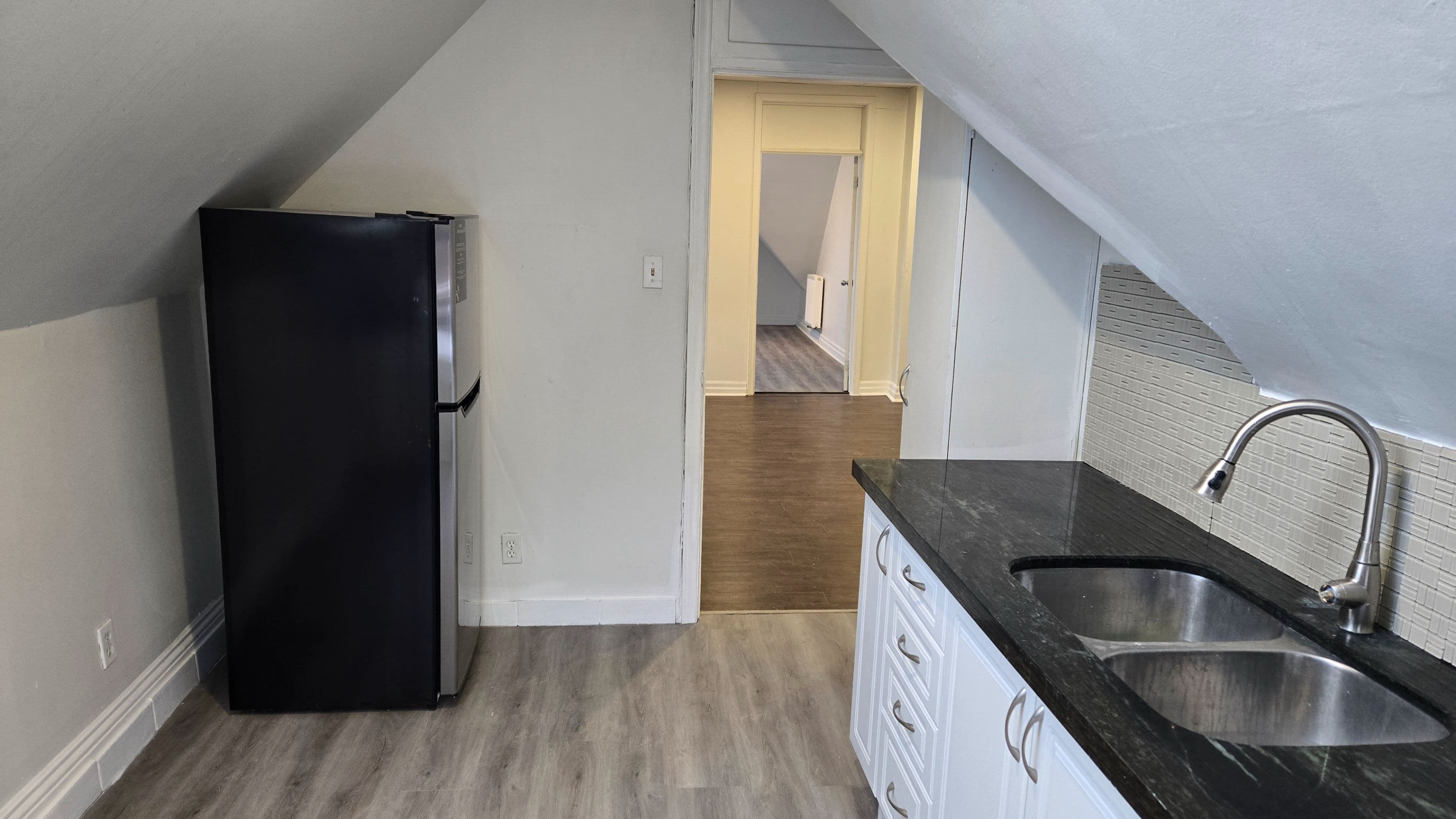 252 James Street S 304, Hamilton, ON L8P 3B5