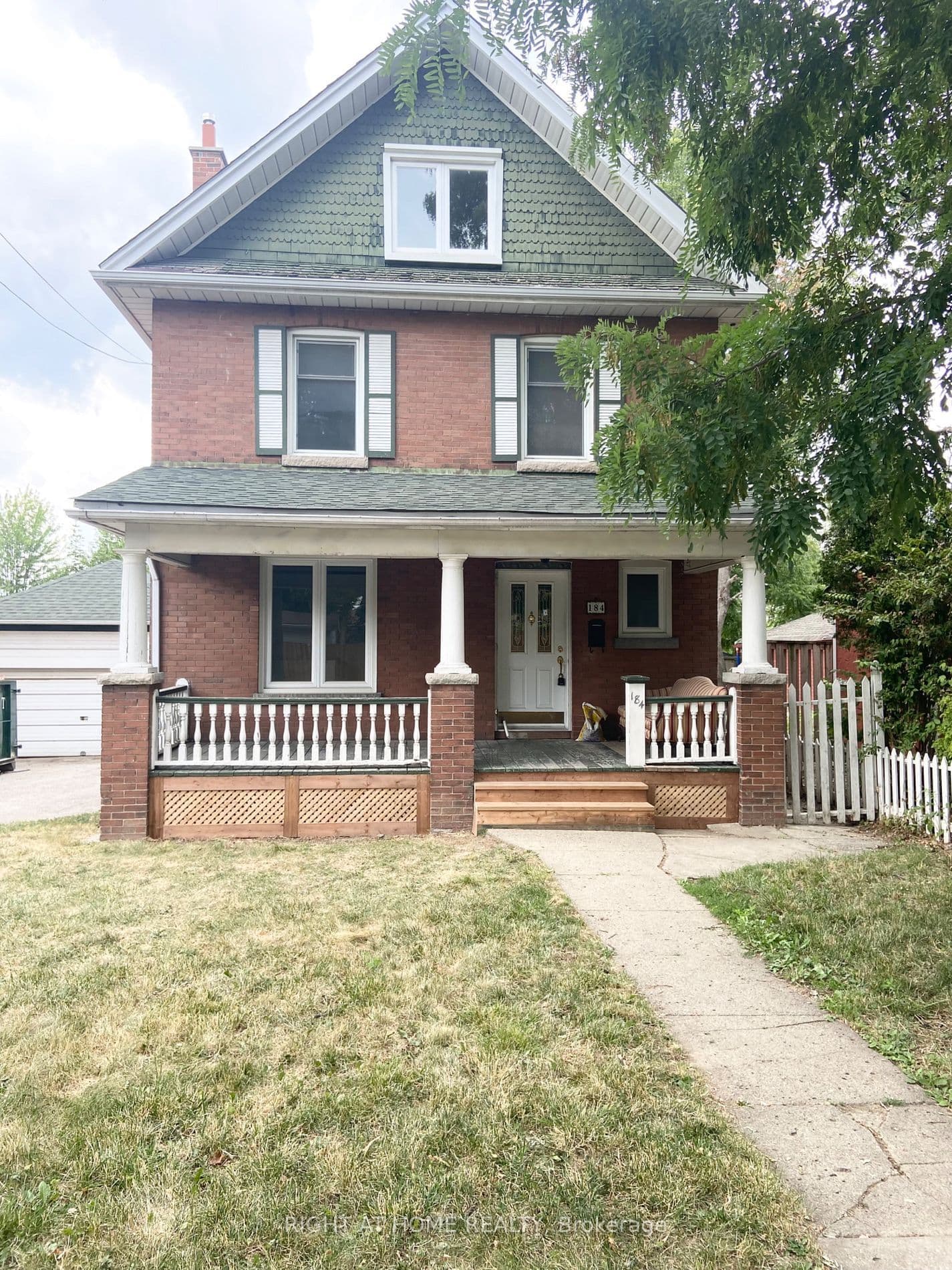 184 Rosemount Avenue Main, Toronto W04, ON M9N 3B9