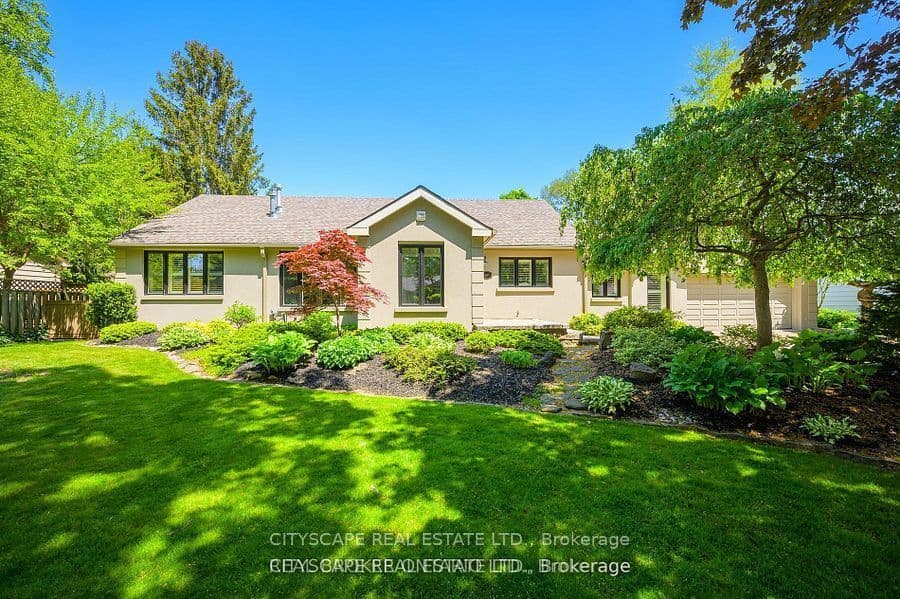 885 Long Drive, Burlington, ON L7T 3J8