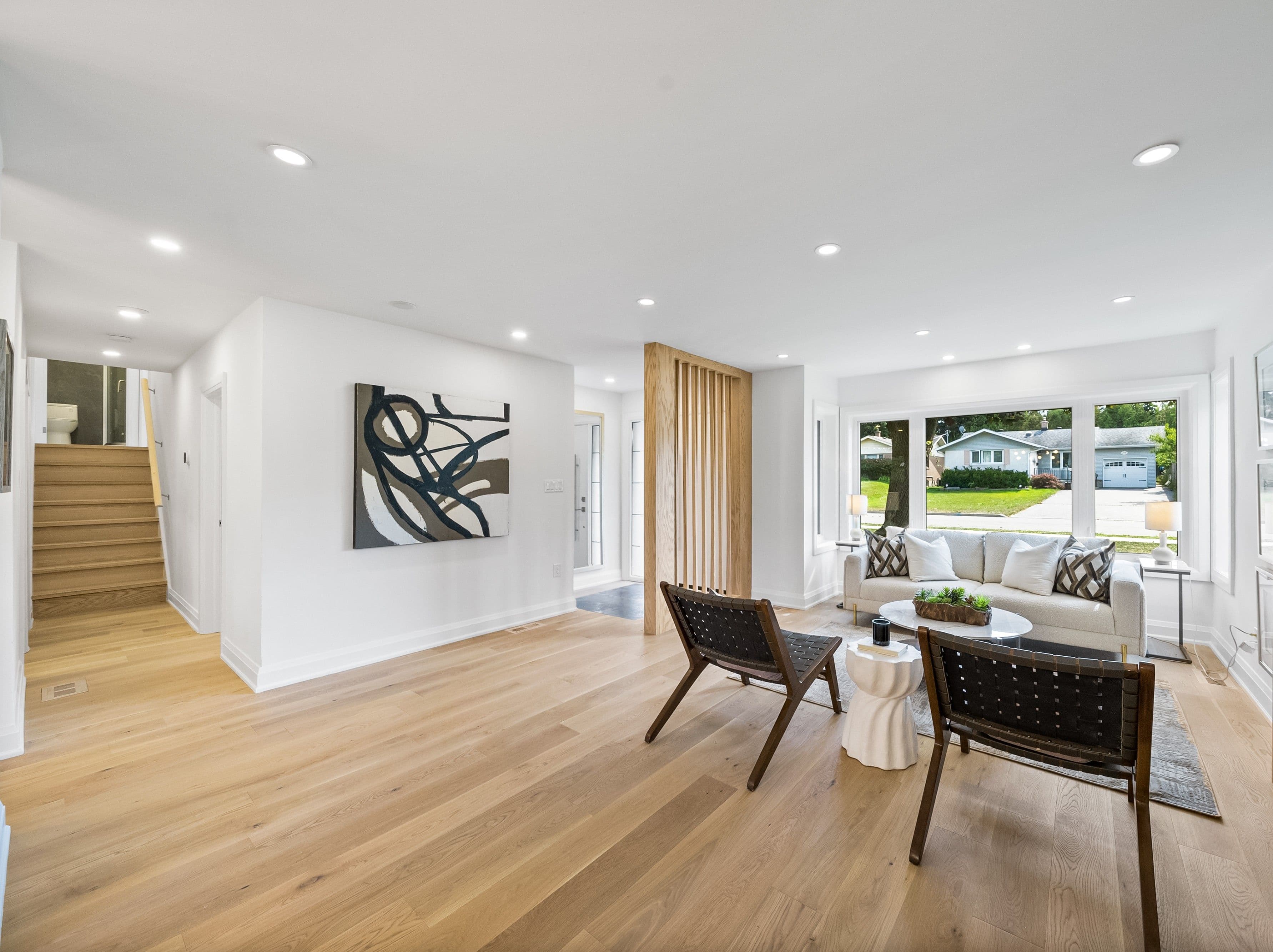 247 Kathryn Crescent Main, Newmarket, ON L3Y 1L9