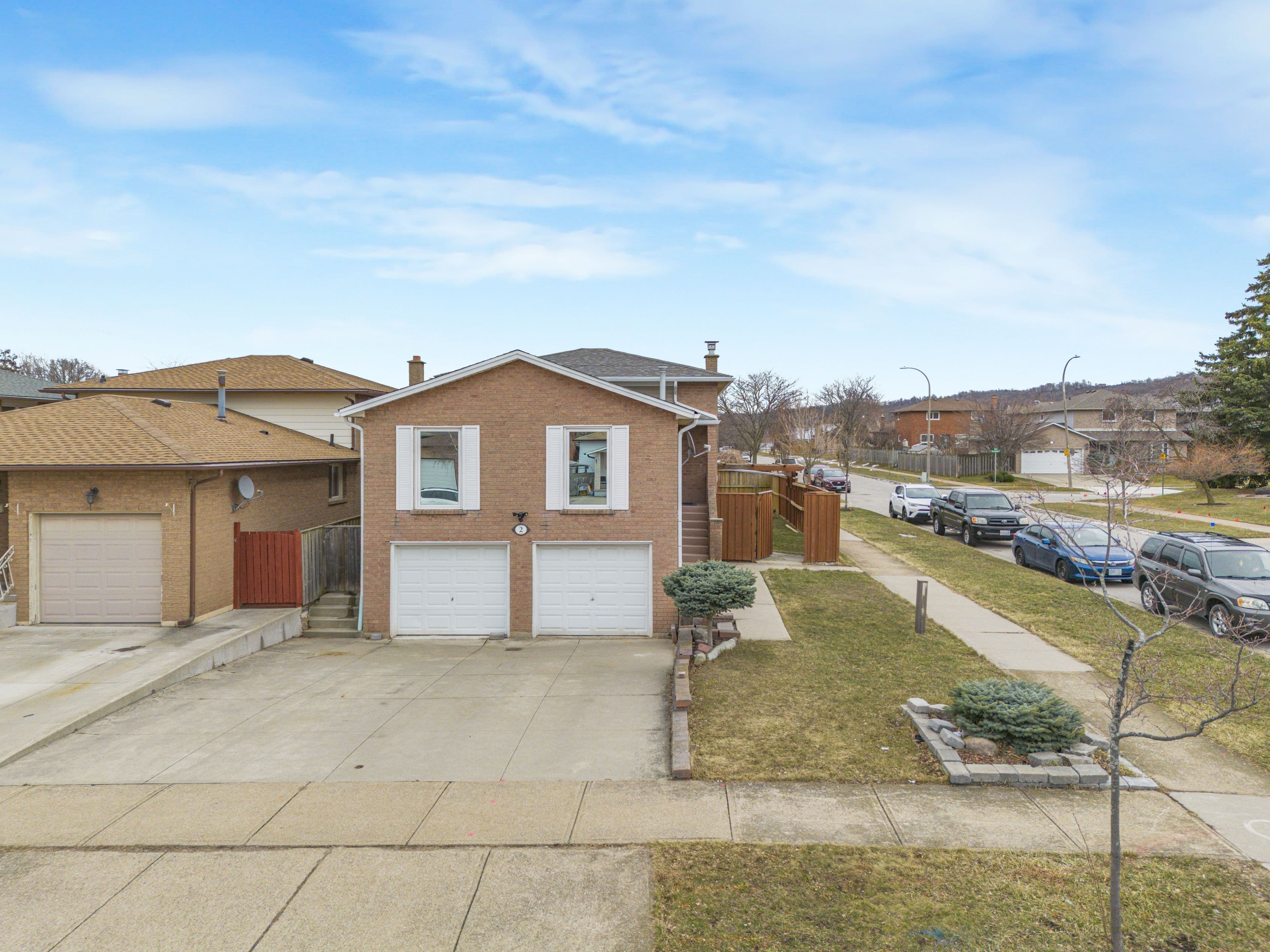 2 Envoy Boulevard, Hamilton, ON L8G 4N1