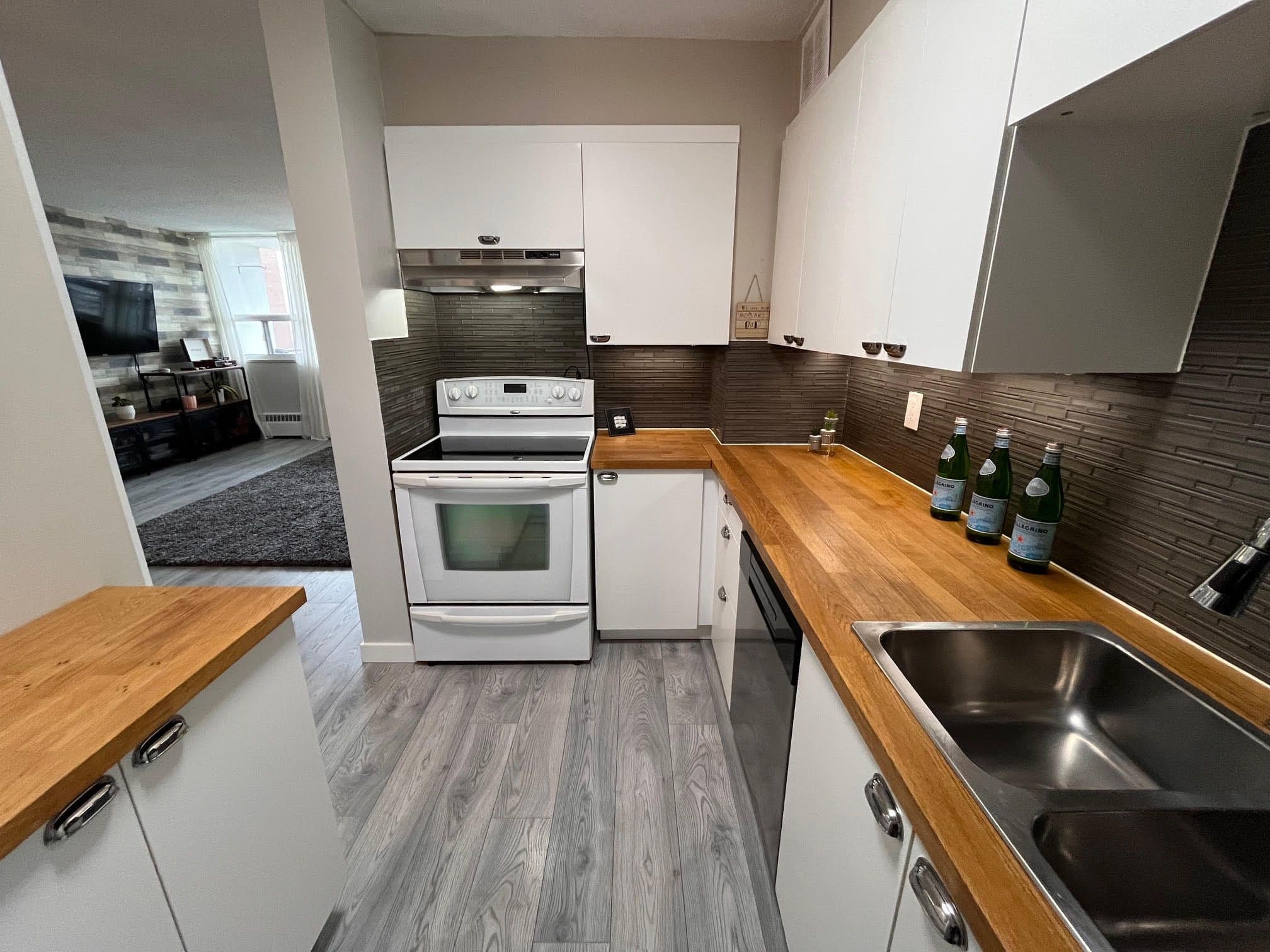 212 Kerr Street 601, Oakville, ON L6K 3B1