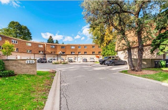 120 Beverly Glen Boulevard #61, Toronto E05, ON M1W 1W6