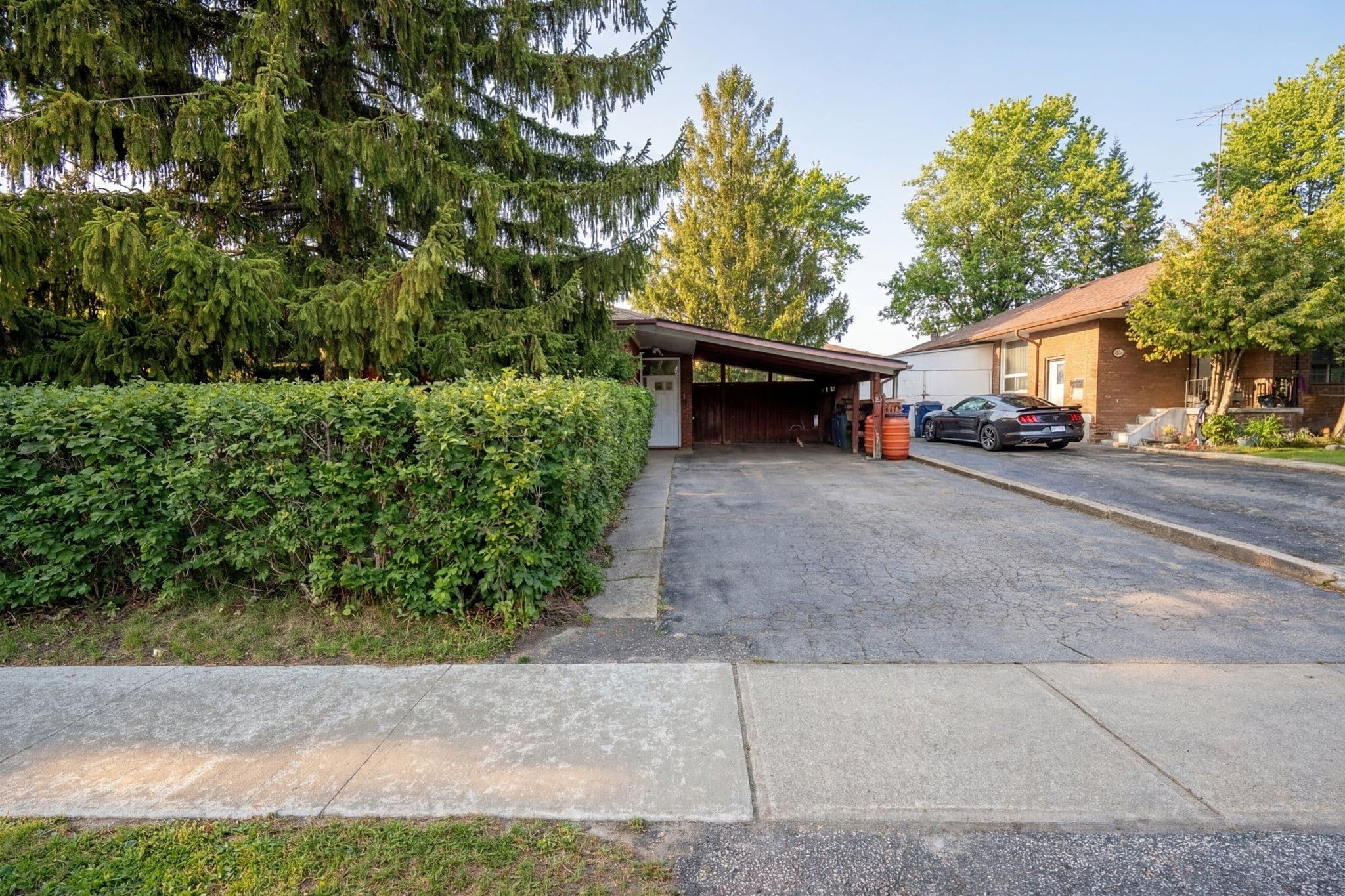 3782 St.Clair Avenue E, Toronto E08, ON M1M 1V2