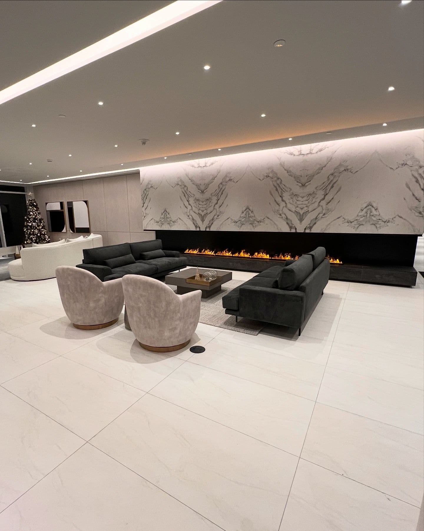 30 Upper Mall Way A2602, Vaughan, ON L4J 0L7