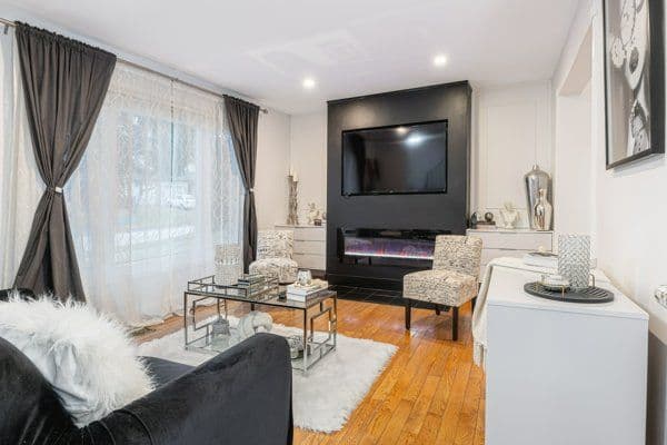 32 Harland Crescent, Ajax, ON L1S 1J9