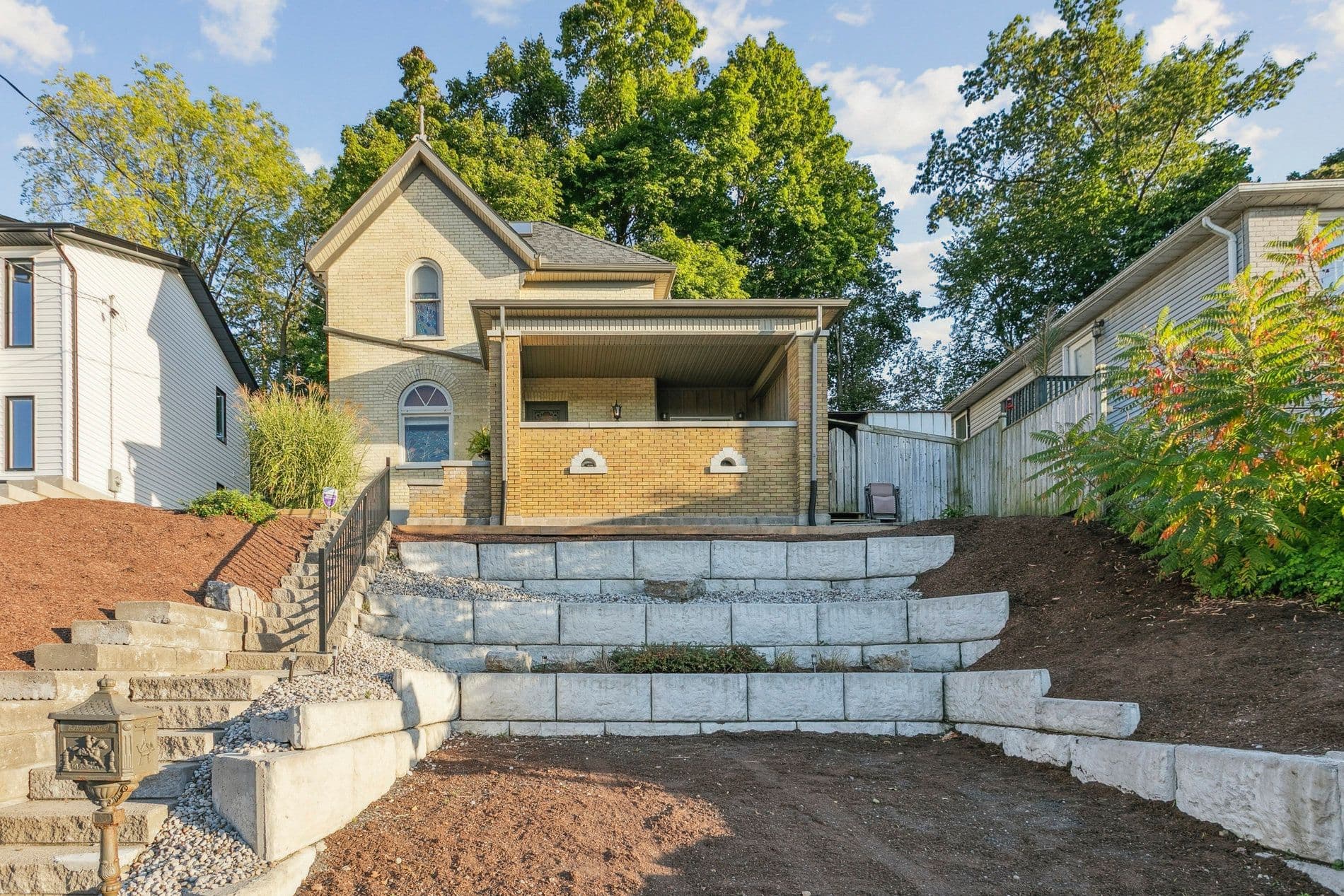 132 QUEEN Street W, Cambridge, ON N3C 1G3