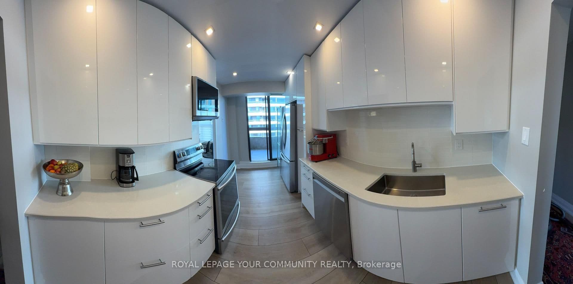 80 Quebec Avenue 811, Toronto W02, ON M6P 4B7