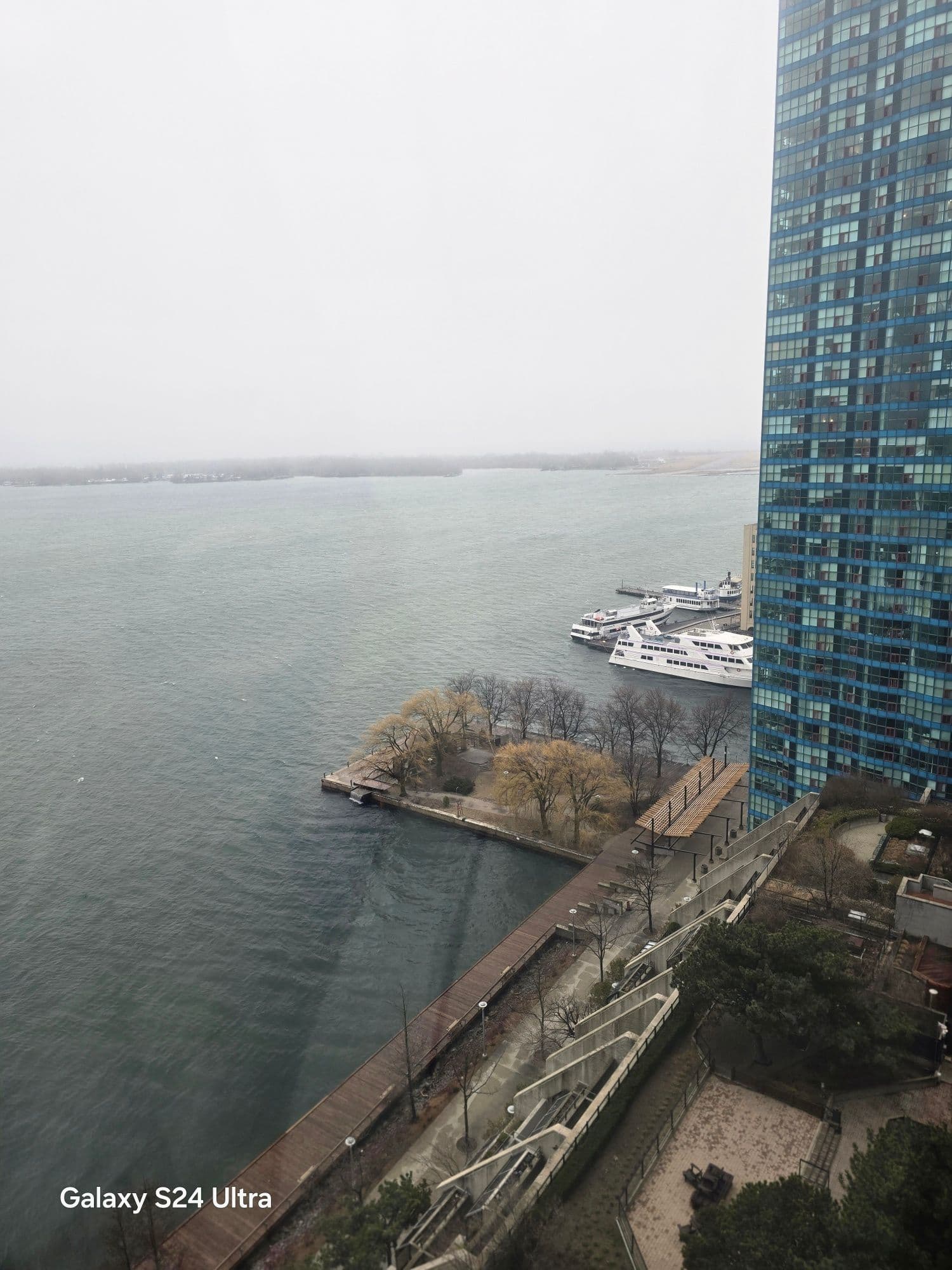 65 Harbour Square 2004, Toronto C01, ON M5J 2G4