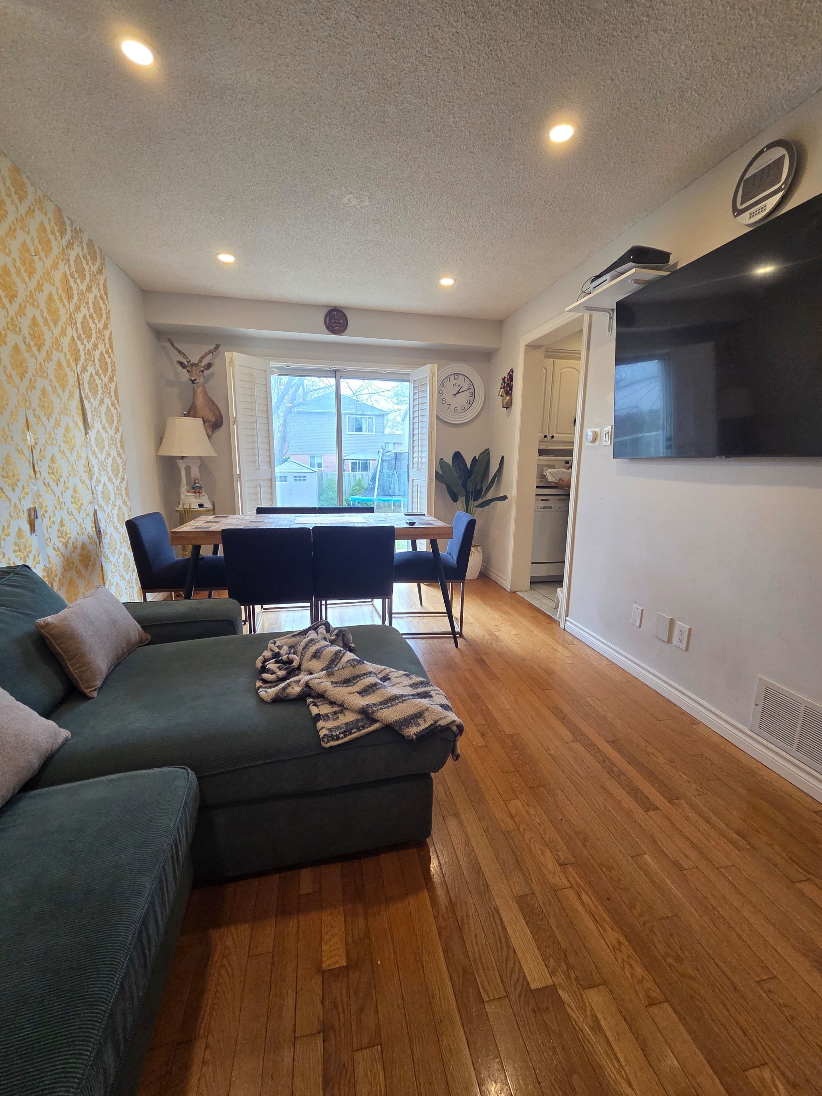 3082 Cantelon Crescent Main, Mississauga, ON L5N 3J8