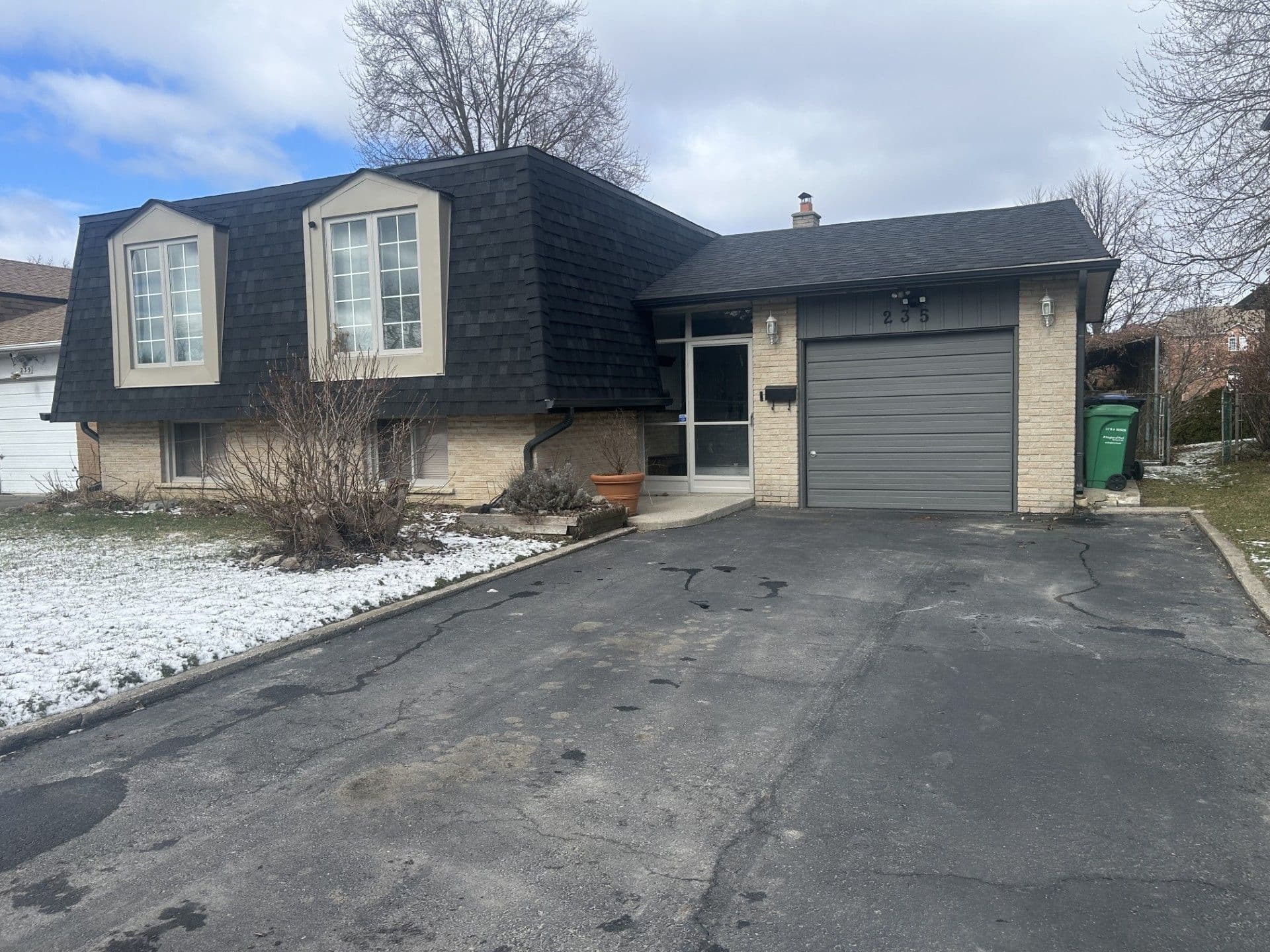 235 Louis Drive, Mississauga, ON L5B 1Z1